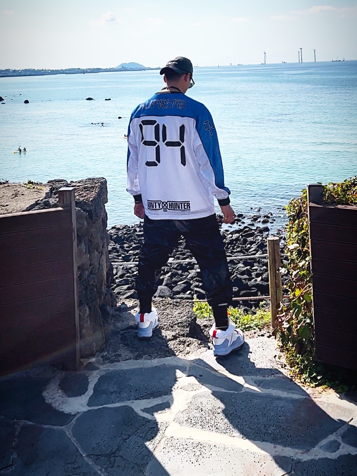 Supreme Leather Camp Cap Black - 21SS, Supreme x Stone Island New Silk Light Pants Black - 19SS 착용 스타일 - 4