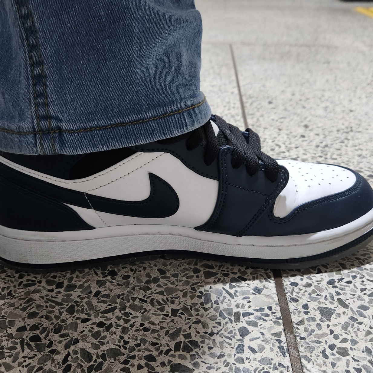 Jordan 1 Mid Dark Teal 착용 스타일 - 2