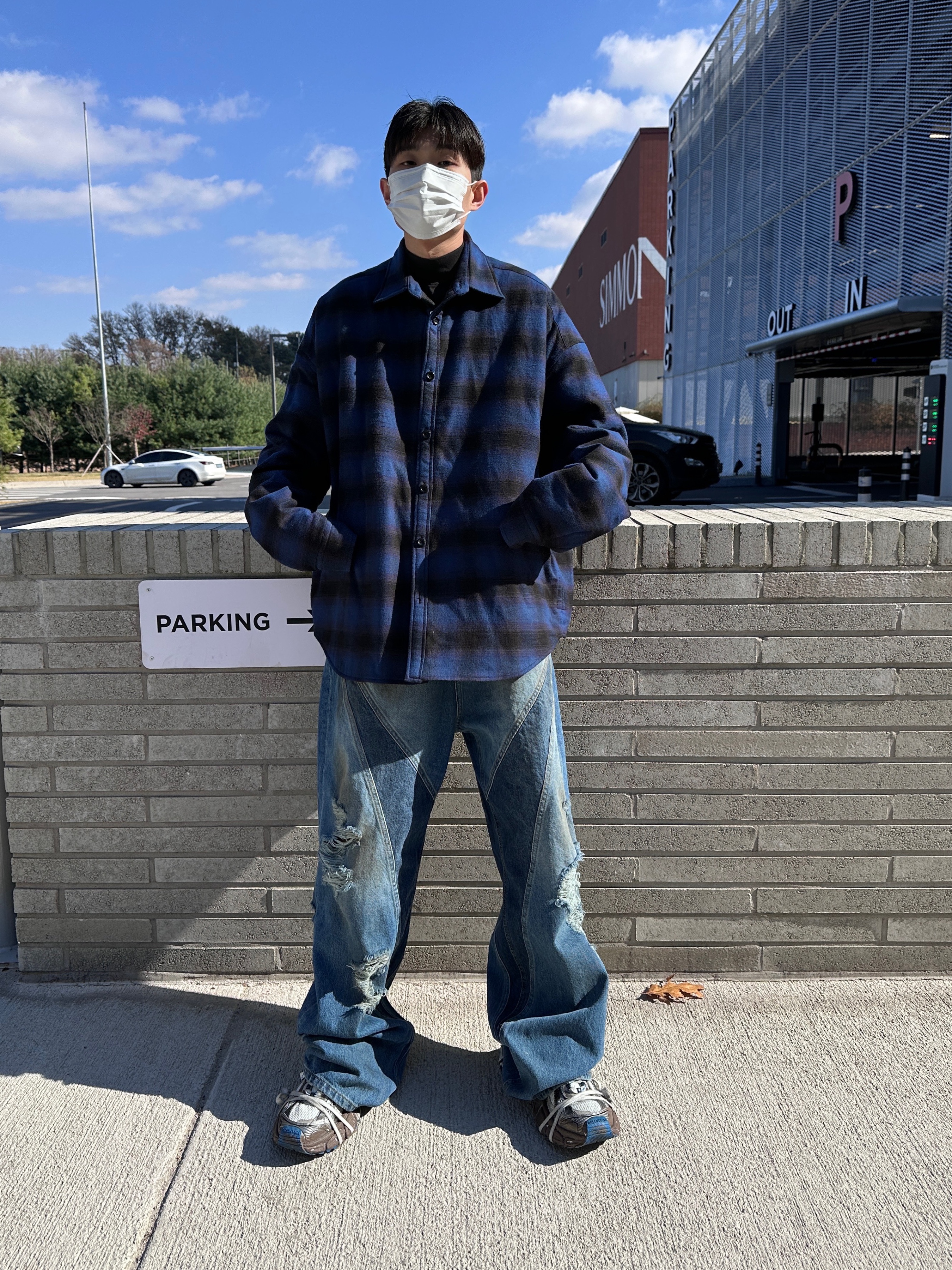 Nonnod Padded Flexible Slub Check Shirts Vintage Blue Purple, Balenciaga 3XL Sneakers Worn Out Grey White Blue 착용 스타일 - 1