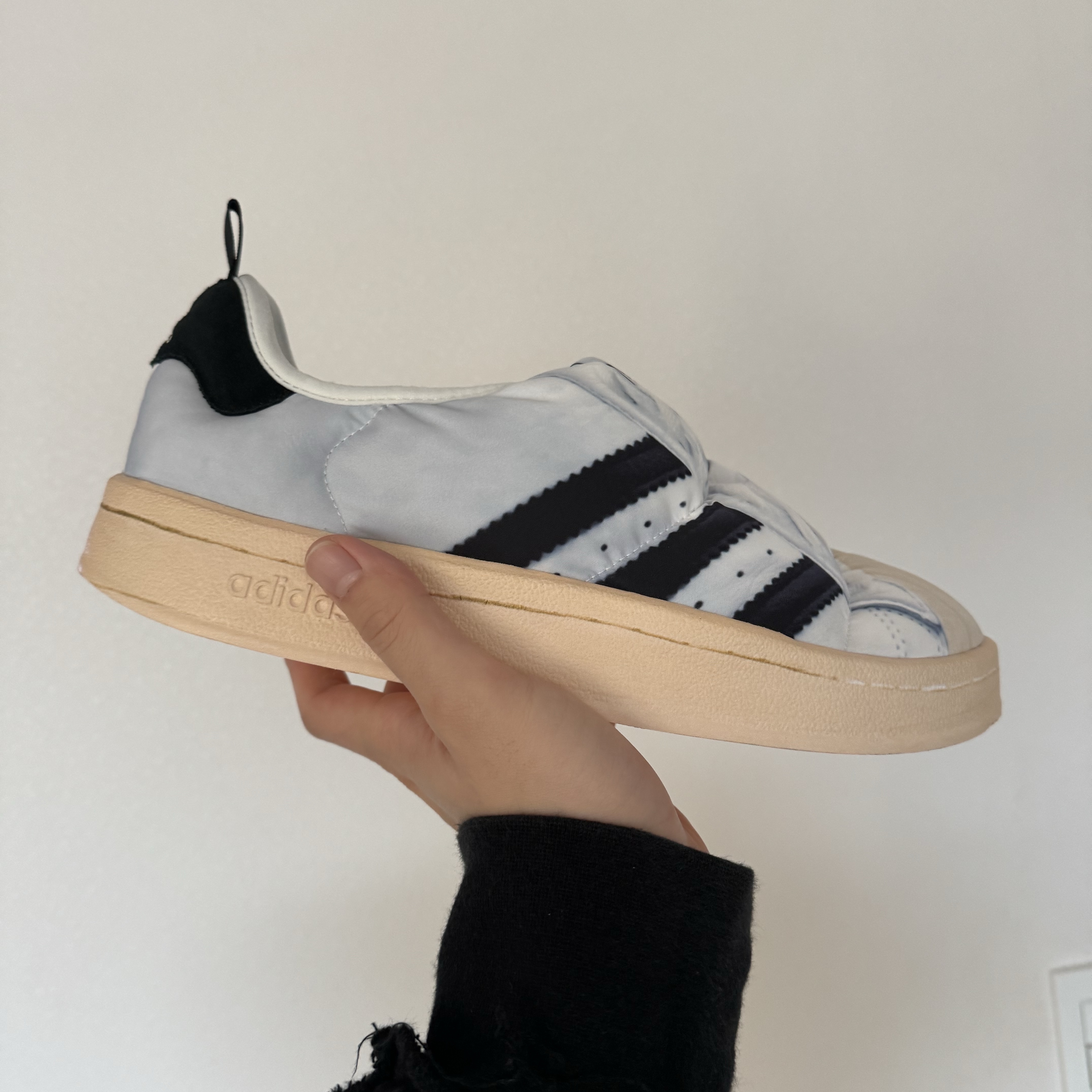 Adidas Puffylette Superstar Cloud White 착용 스타일