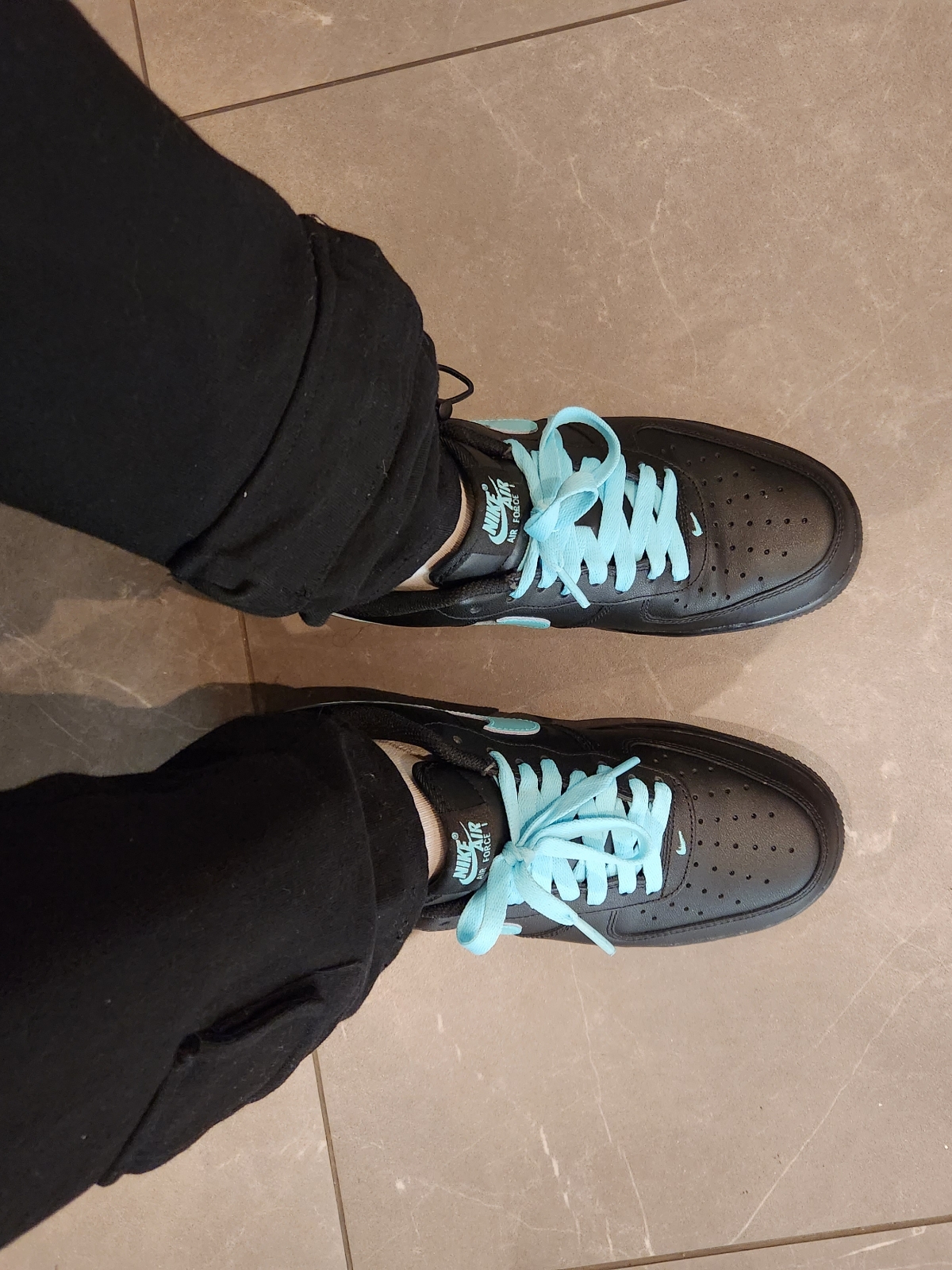 Nike Air Force 1 '07 Black White 착용 스타일 - 2
