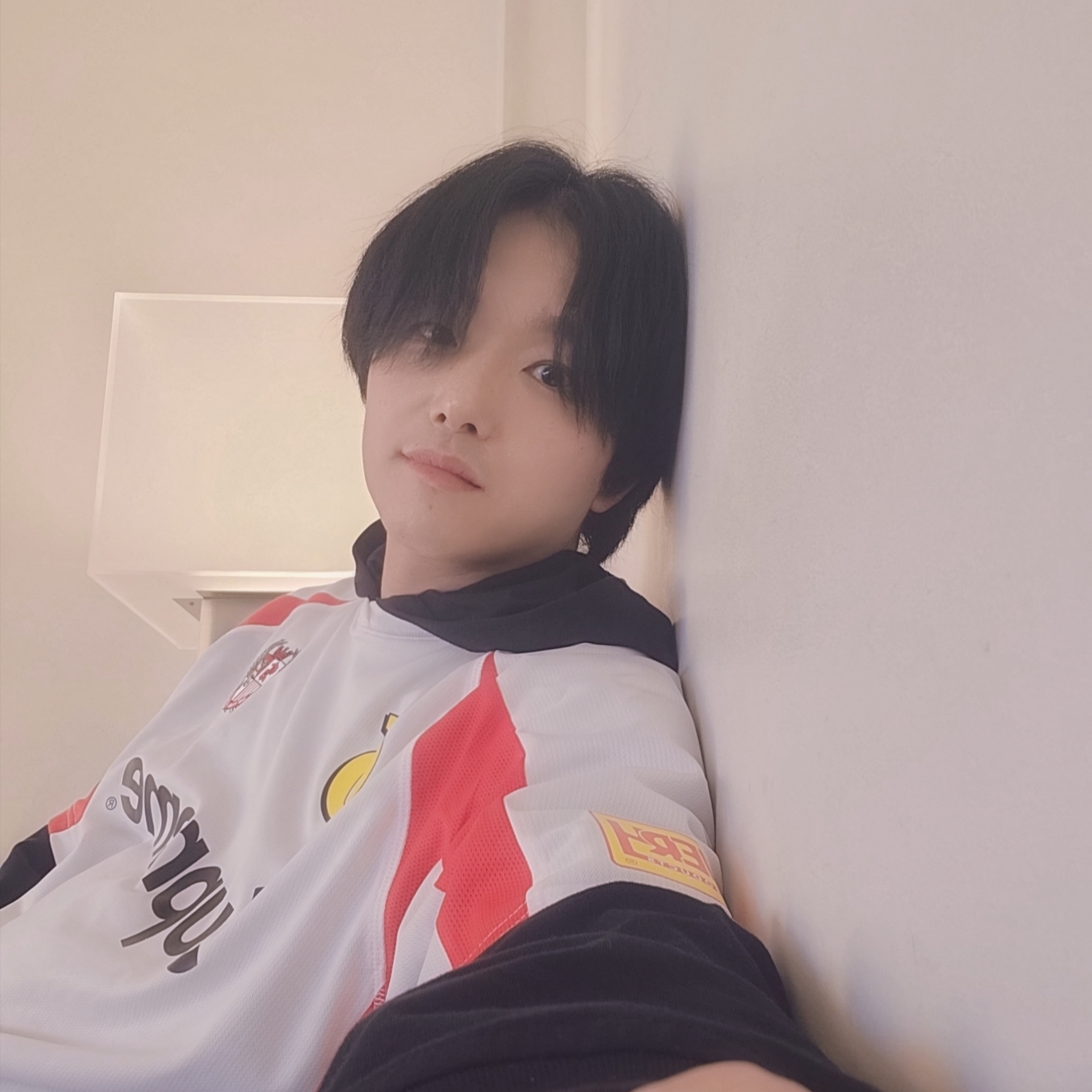 Supreme Hooded Soccer Jersey White - 23FW 착용 스타일