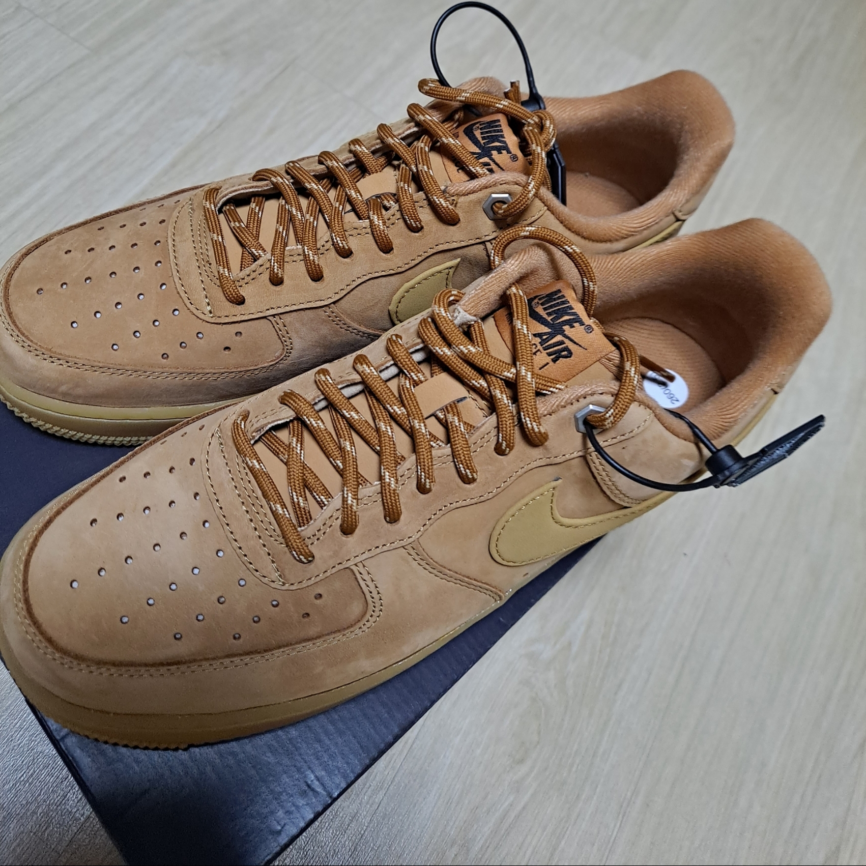 Nike Air Force 1 '07 WB Flax 착용 스타일