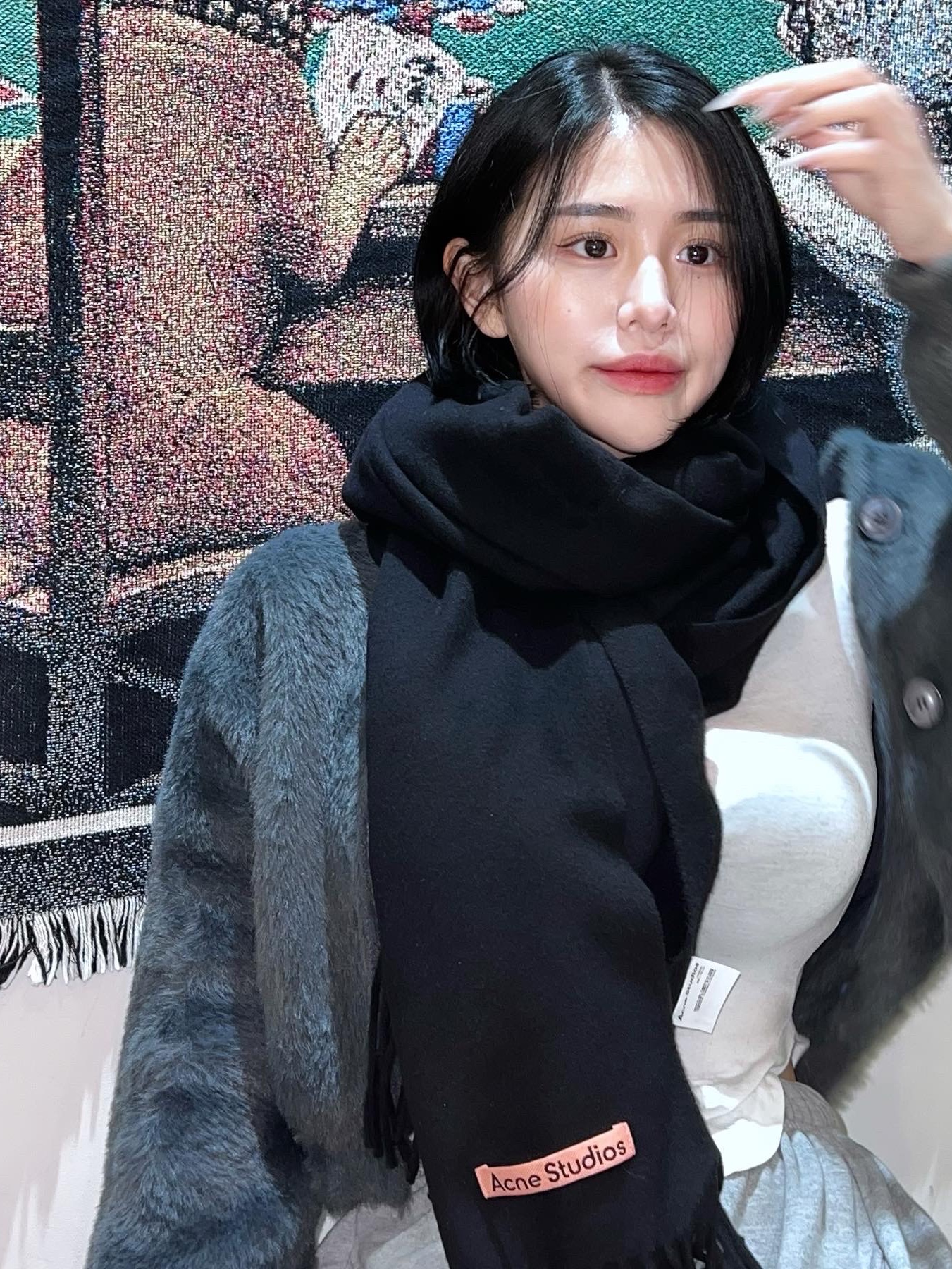 Acne Studios Narrow Wool Fringe Muffler Black 착용 스타일 - 2