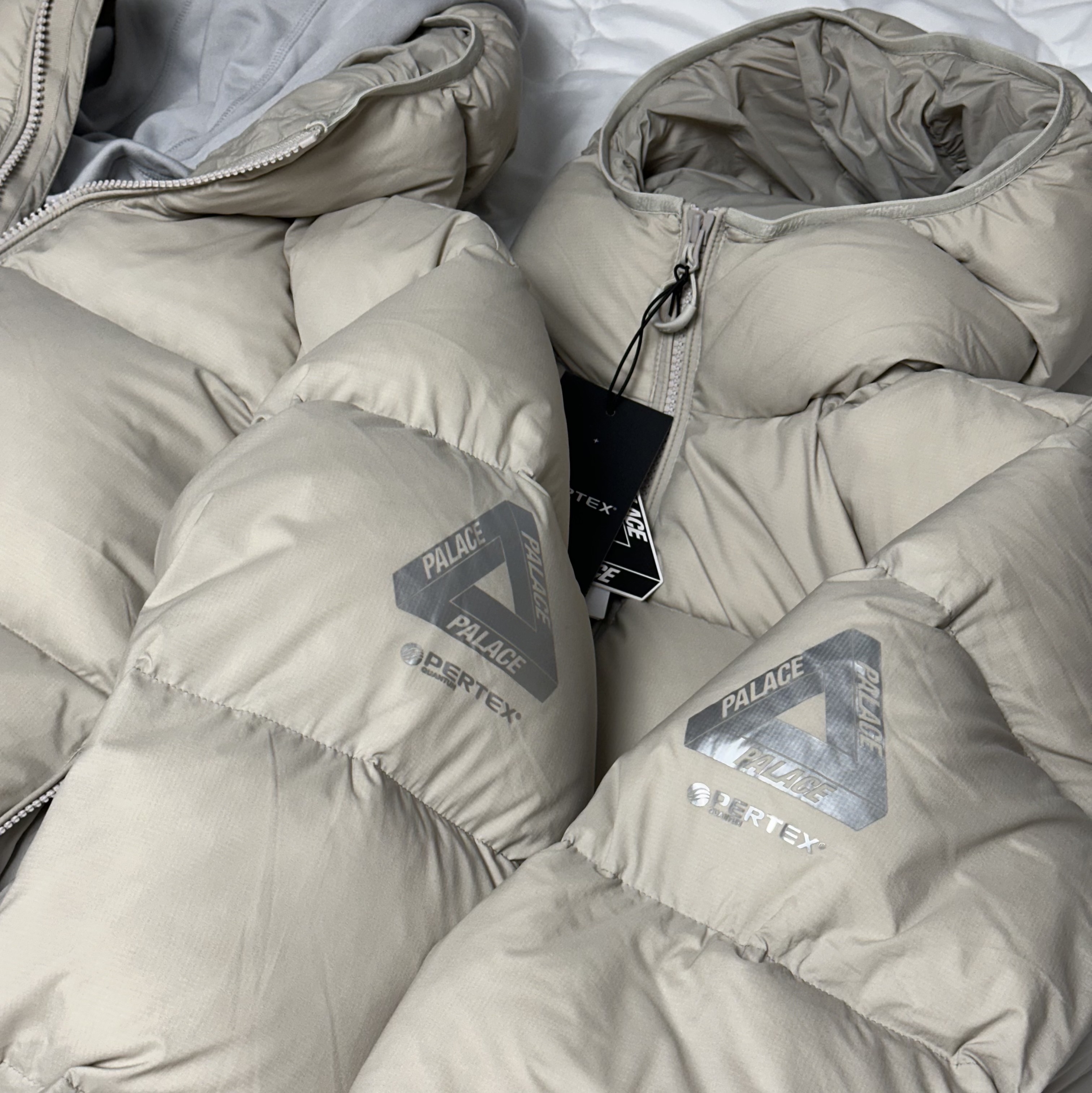 Palace Pertex Matte Balaclava Puffa Stone Arctica - 23FW 착용 스타일 - 1