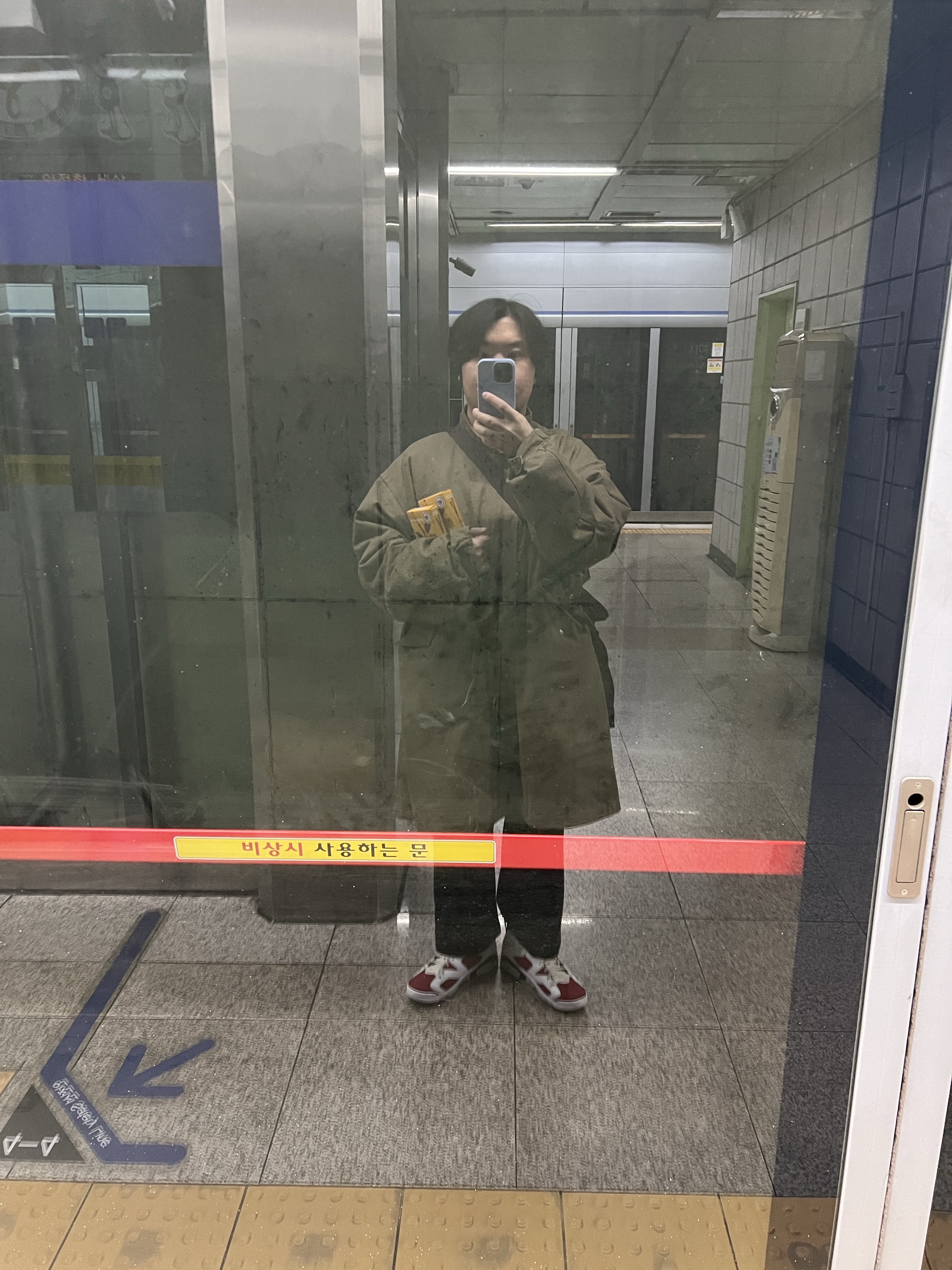 Jordan 6 Retro Carmine 2021 착용 스타일 - 4
