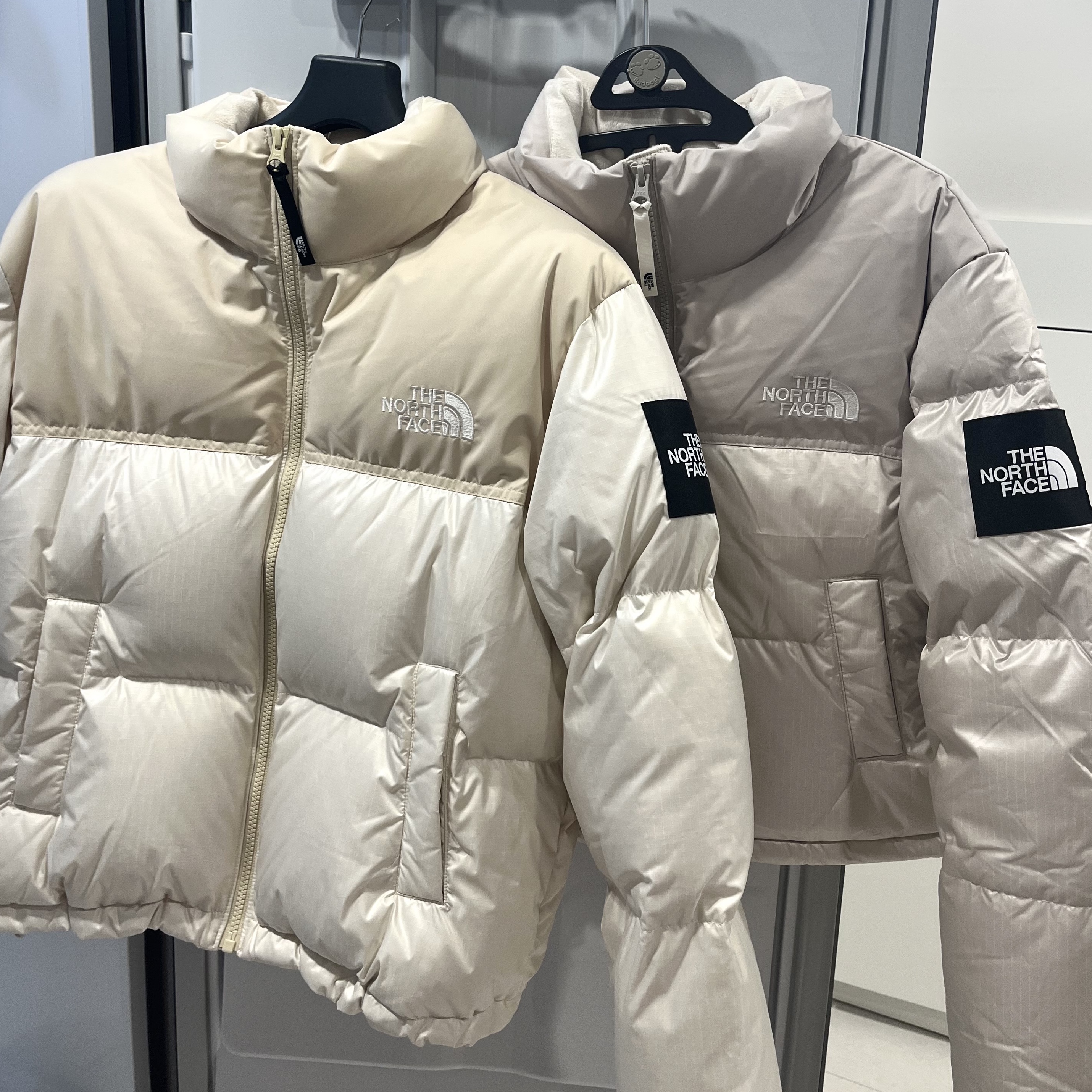 (W) The North Face White Label Novelty Nuptse Down Jacket Cream 착용 스타일