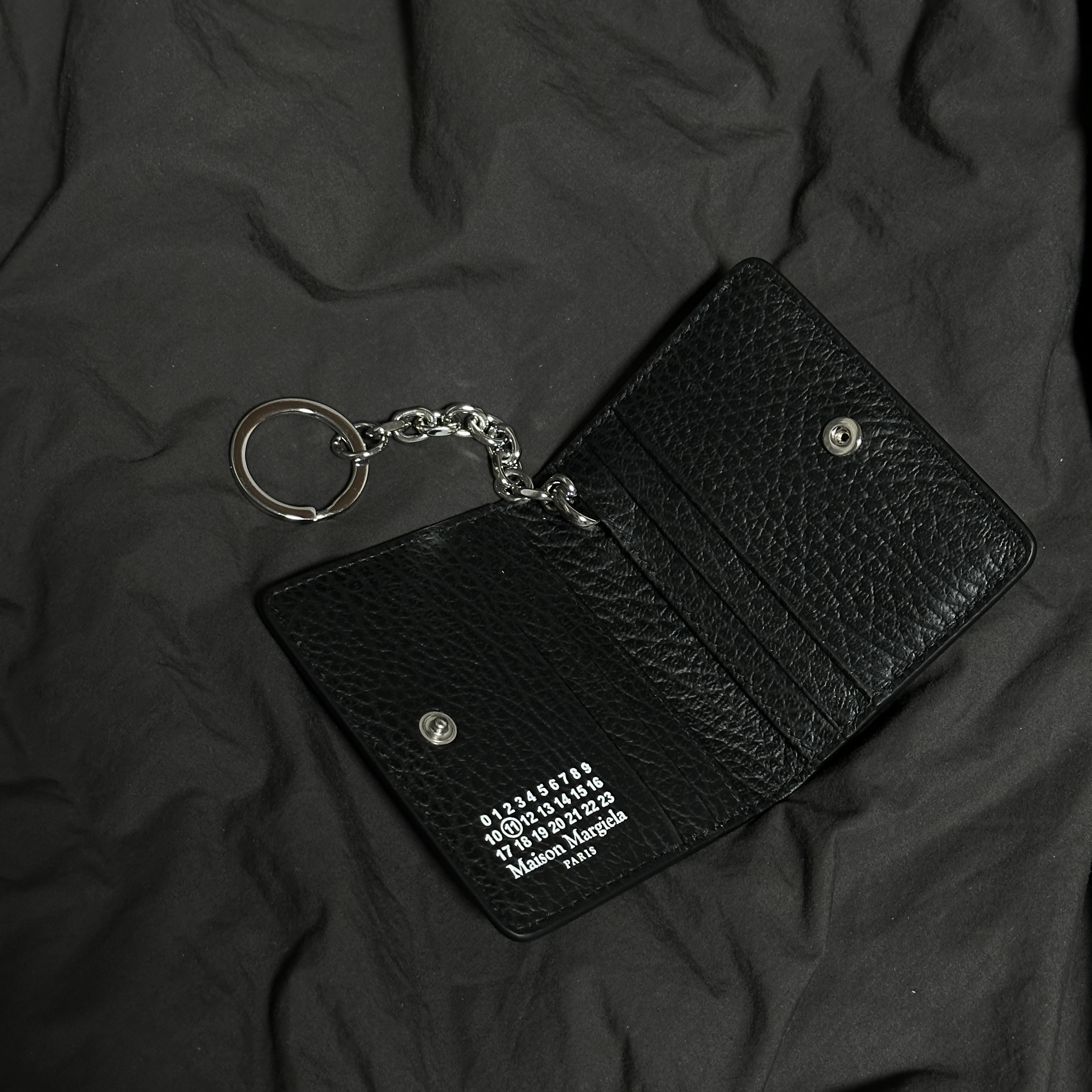 Maison Margiela Keyring Wallet Black 착용 스타일