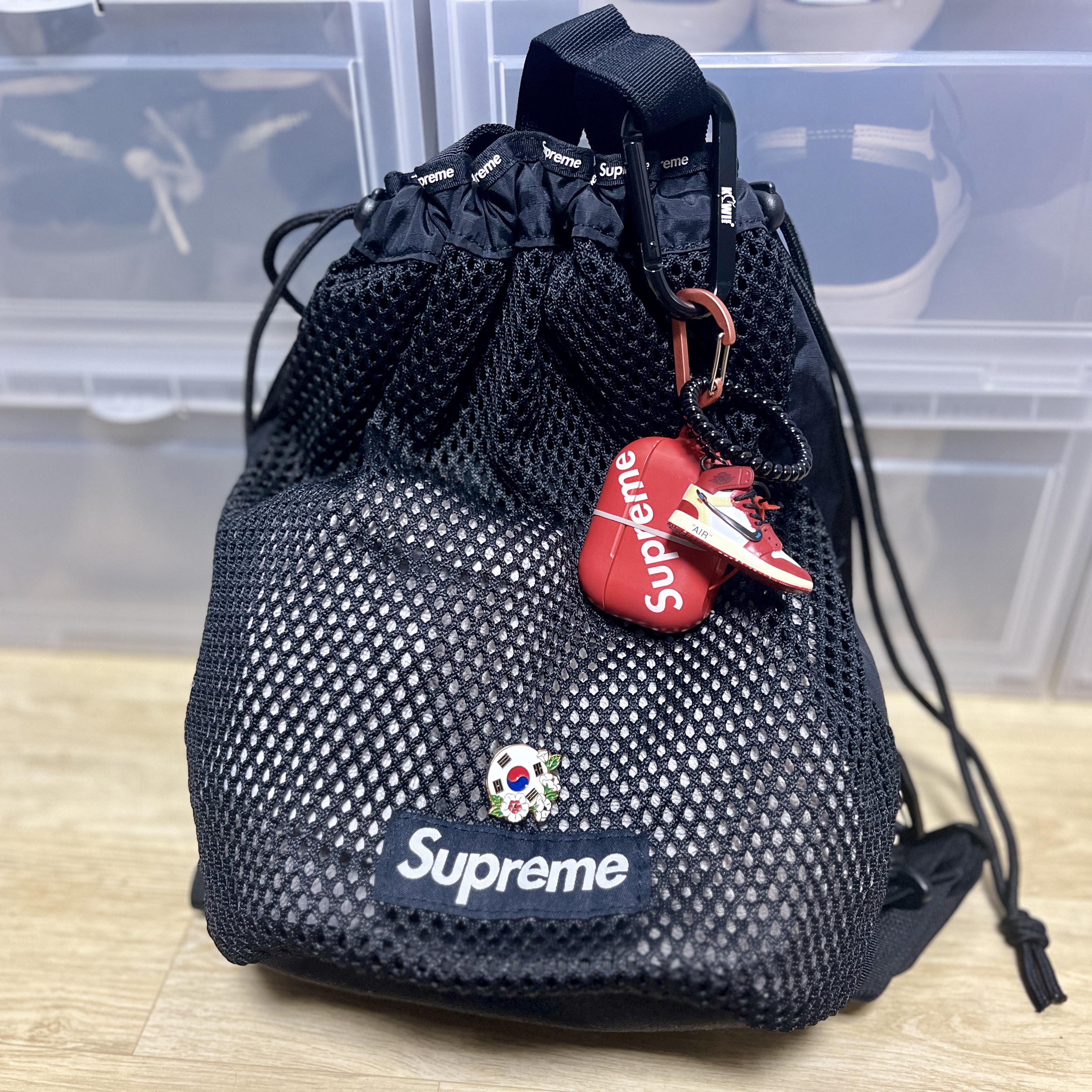 Supreme Mesh Small Backpack Black - 23SS 착용 스타일
