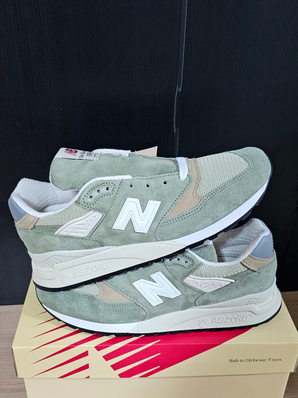 New Balance 998 Made in USA Olive Incense 착용 스타일 - 2