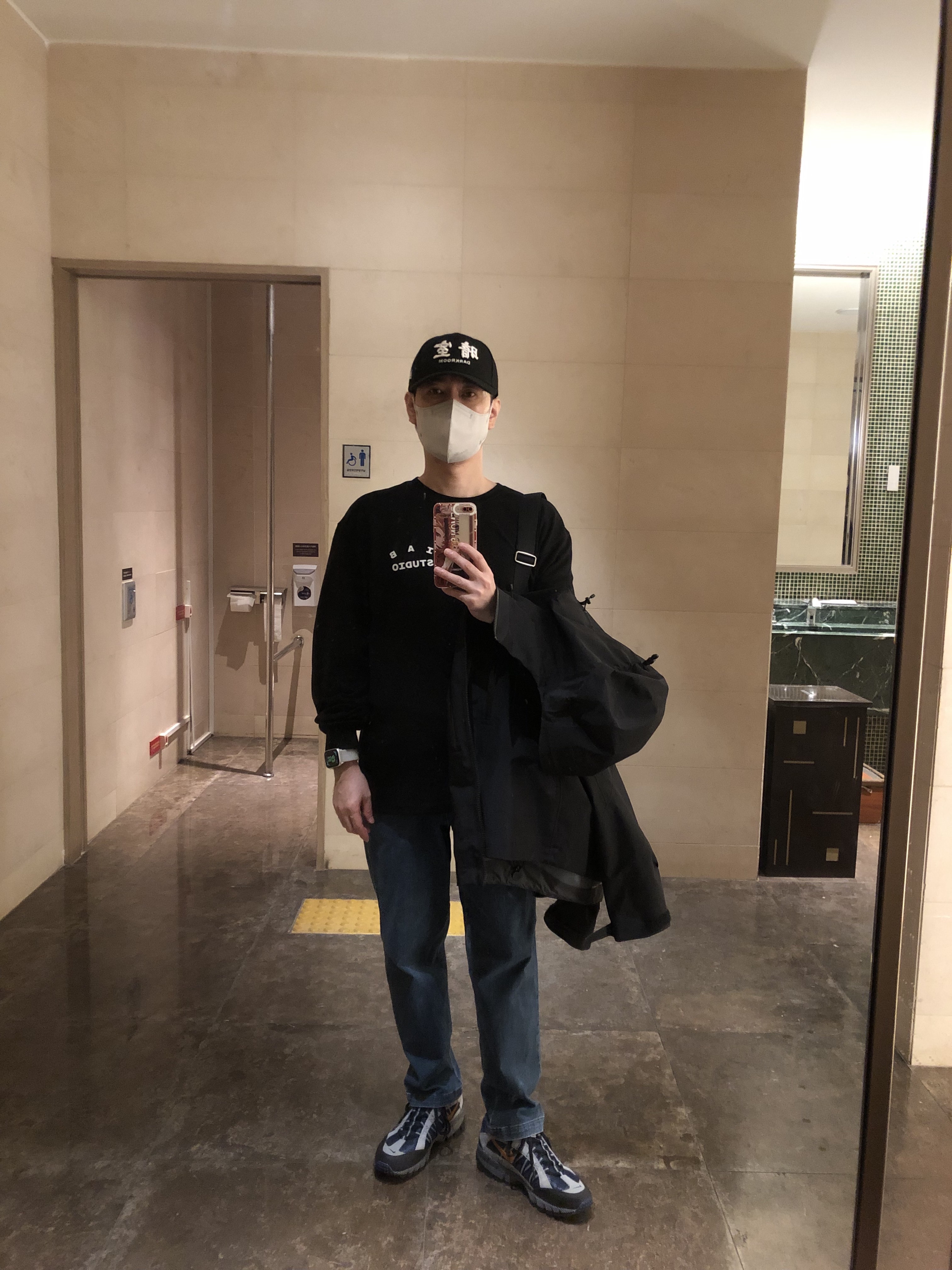 Darkr8m Studio x New Era Fitted Cap Black, IAB Studio Long Sleeve Black - 23FW 착용 스타일 - 1