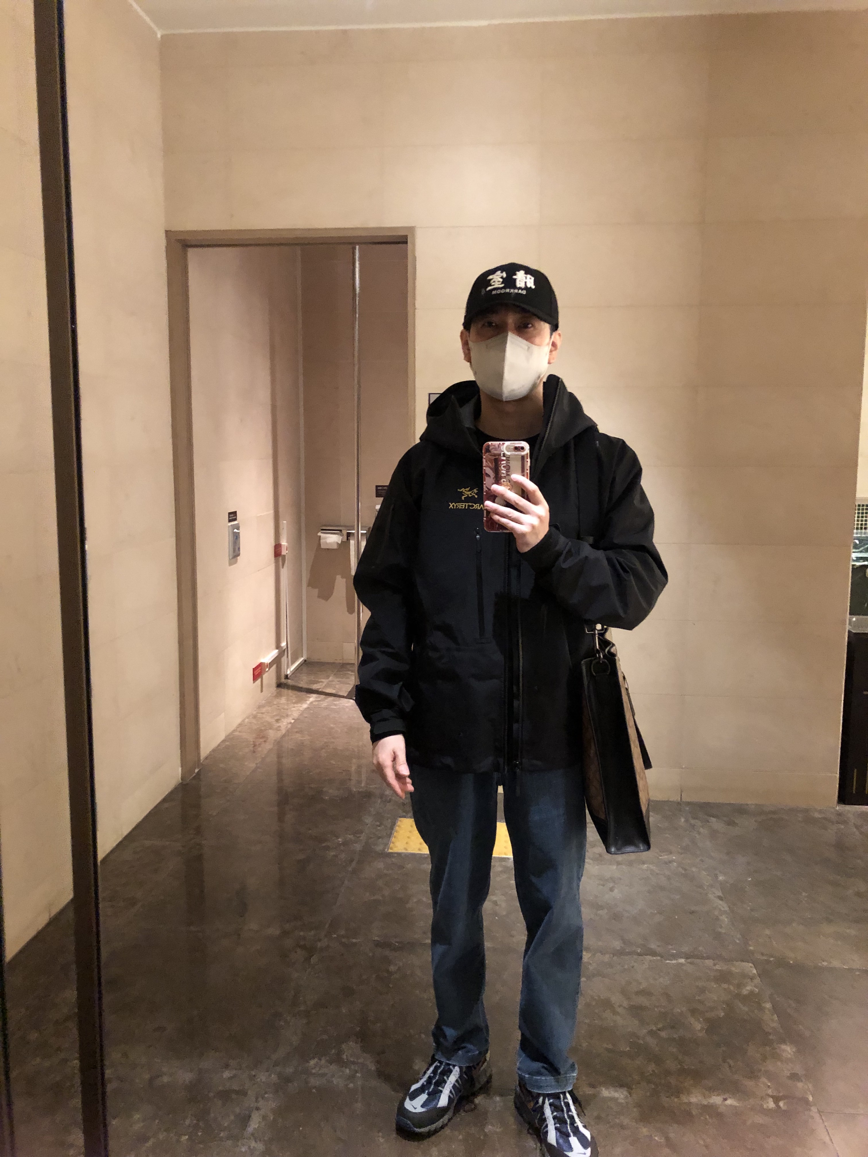Darkr8m Studio x New Era Fitted Cap Black, IAB Studio Long Sleeve Black - 23FW 착용 스타일 - 2