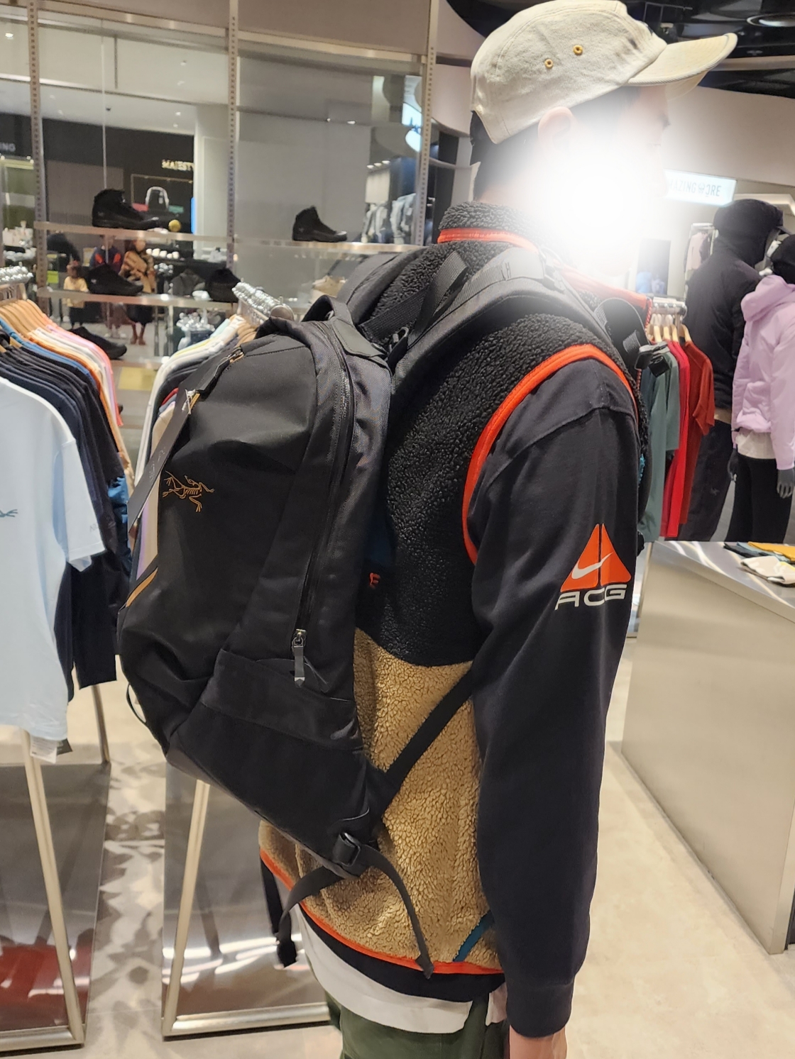 Arc'teryx Arro 22 Backpack 24K Black, Nike NRG ACG SSNL Lungs Long Sleeve T-Shirt Black - Asia 착용 스타일