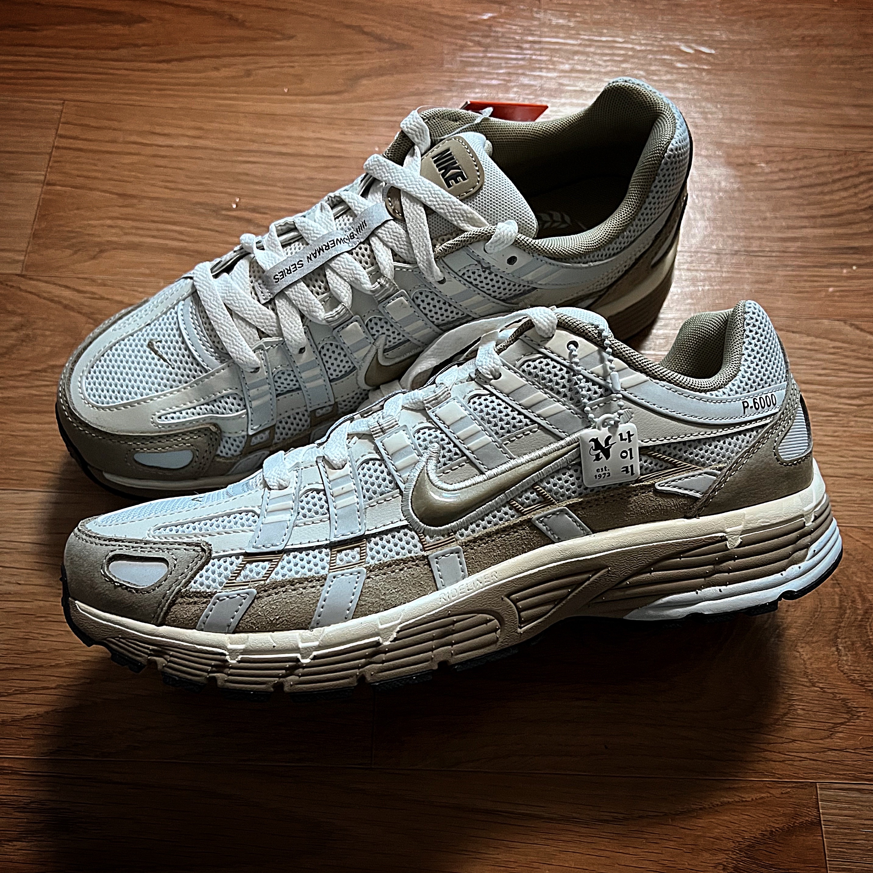 Nike P-6000 PRM Hangul Day Photon Dust Khaki 착용 스타일 - 1