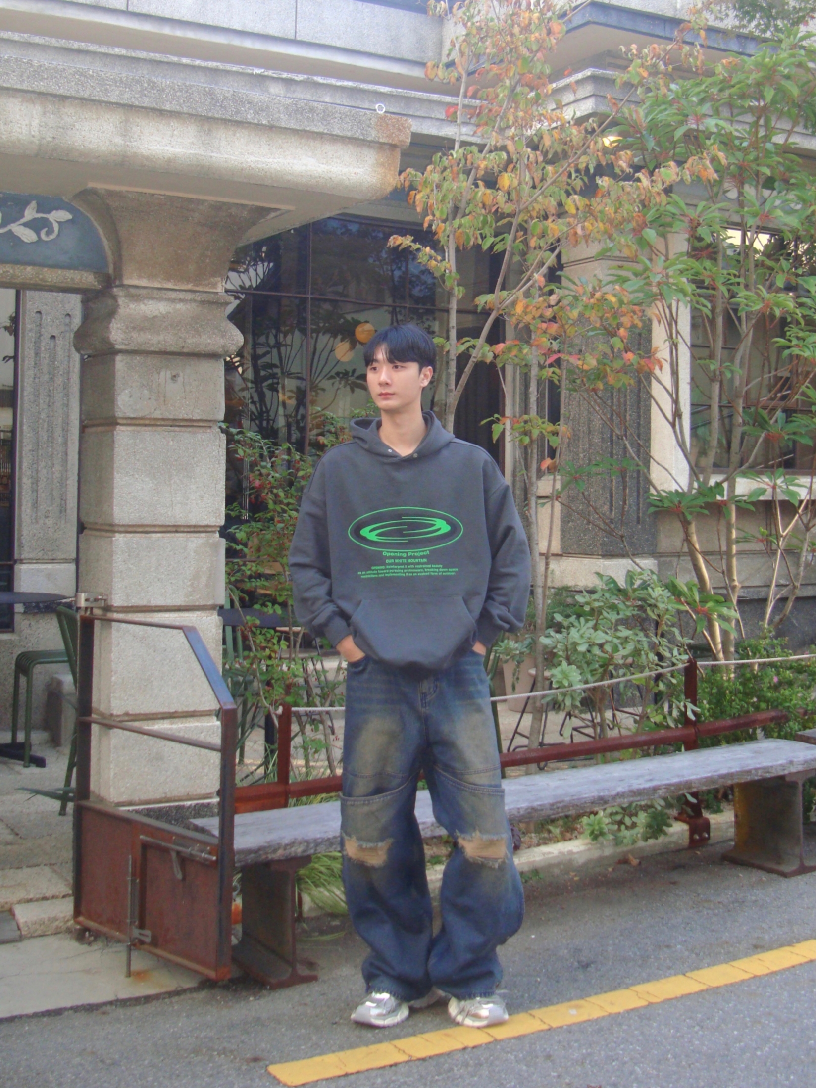 Opening Project Oval Logo Hoodie Charcoal, Balenciaga 3XL Sneakers Light Beige 착용 스타일 - 3