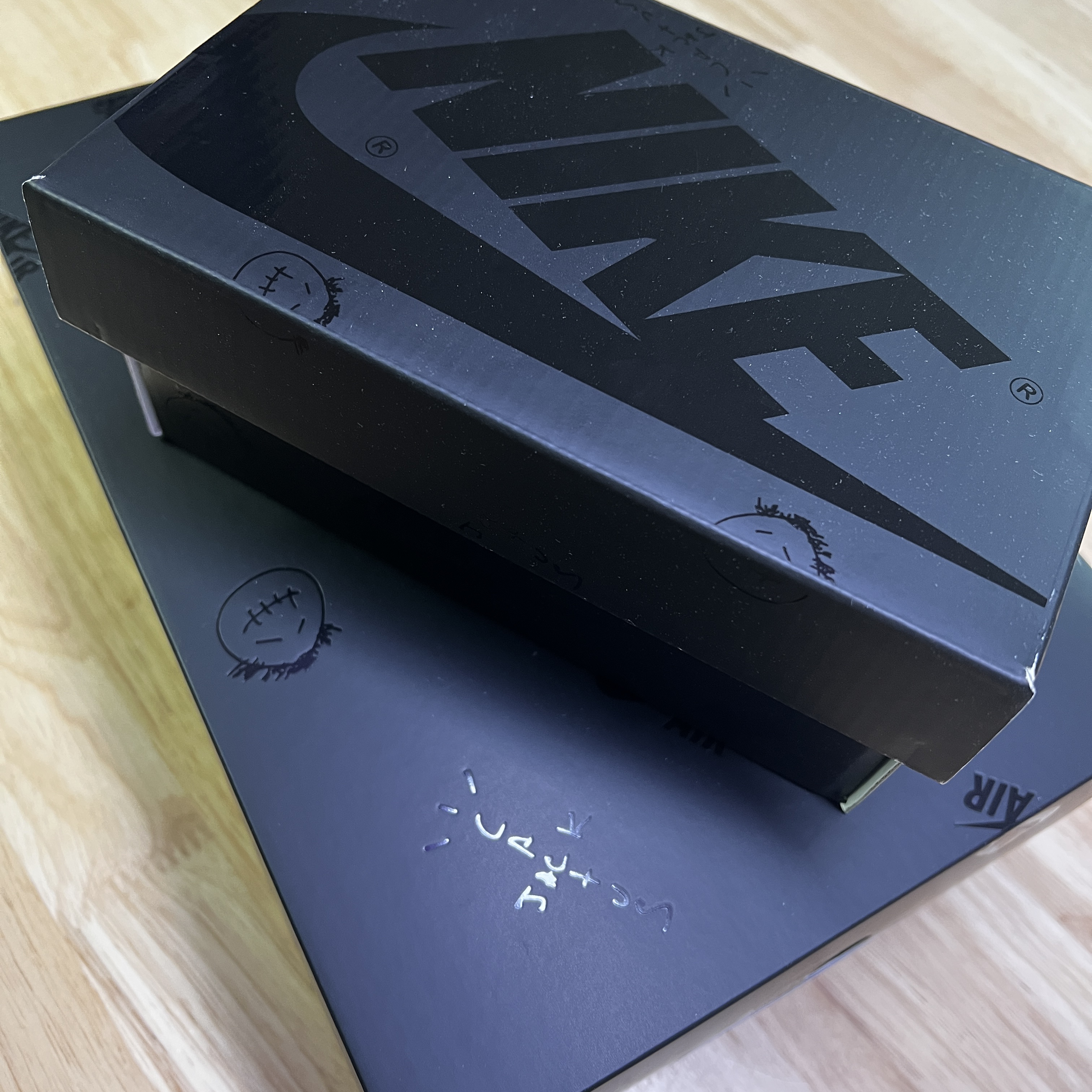 (TD) Jordan 1 x Travis Scott Retro Low OG SP Black Phantom 착용 스타일 - 5
