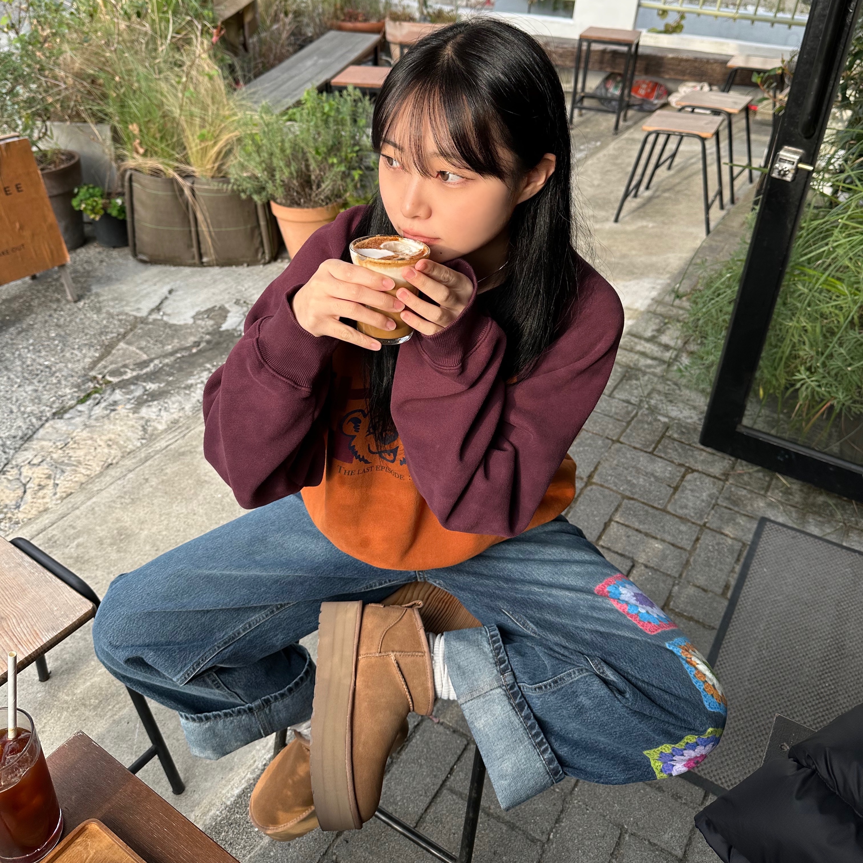 (W) UGG Classic Ultra Mini Platform Boots Chestnut, The North Face 1996 Eco Nuptse Jacket Black 착용 스타일 - 1