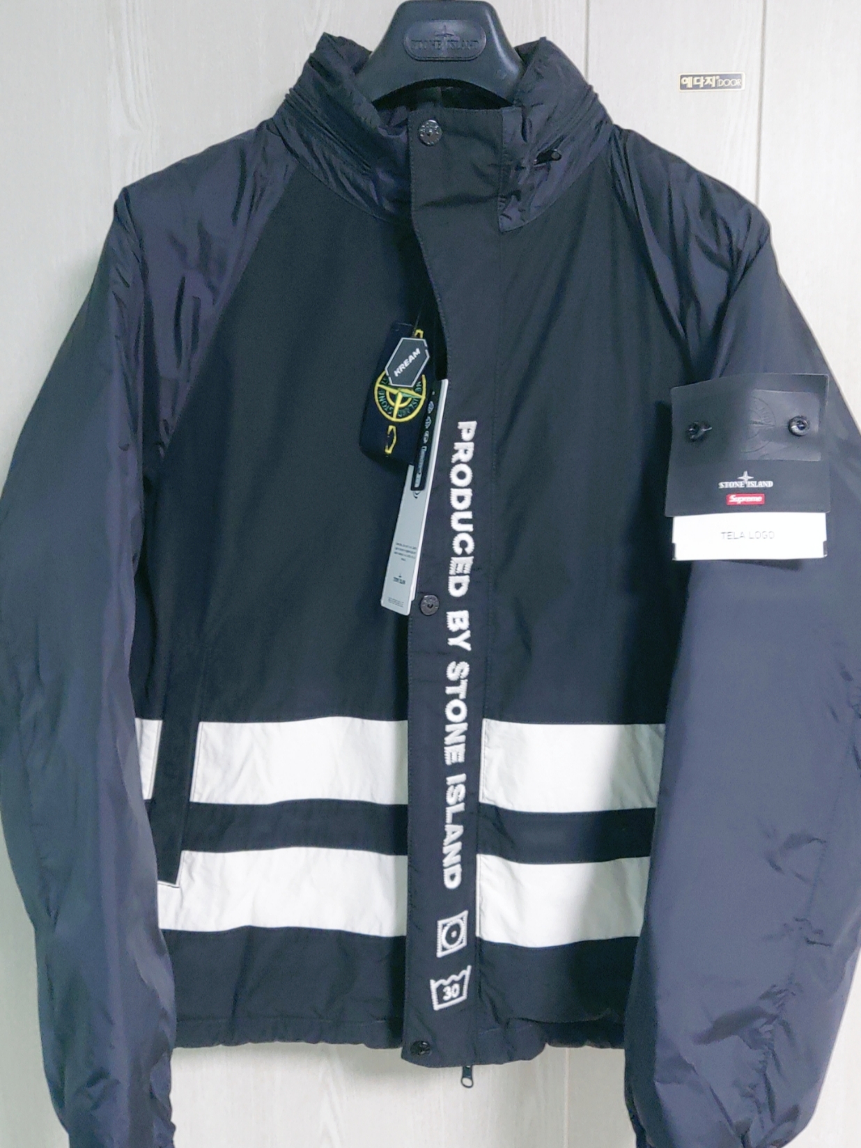Supreme x Stone Island Reversible Down Puffer Jacket Black - 23FW 착용 스타일 - 2