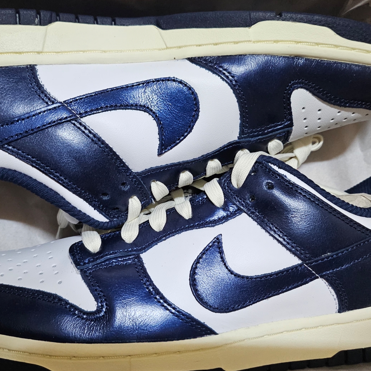 (W) Nike Dunk Low PRM Midnight Navy and White 착용 스타일