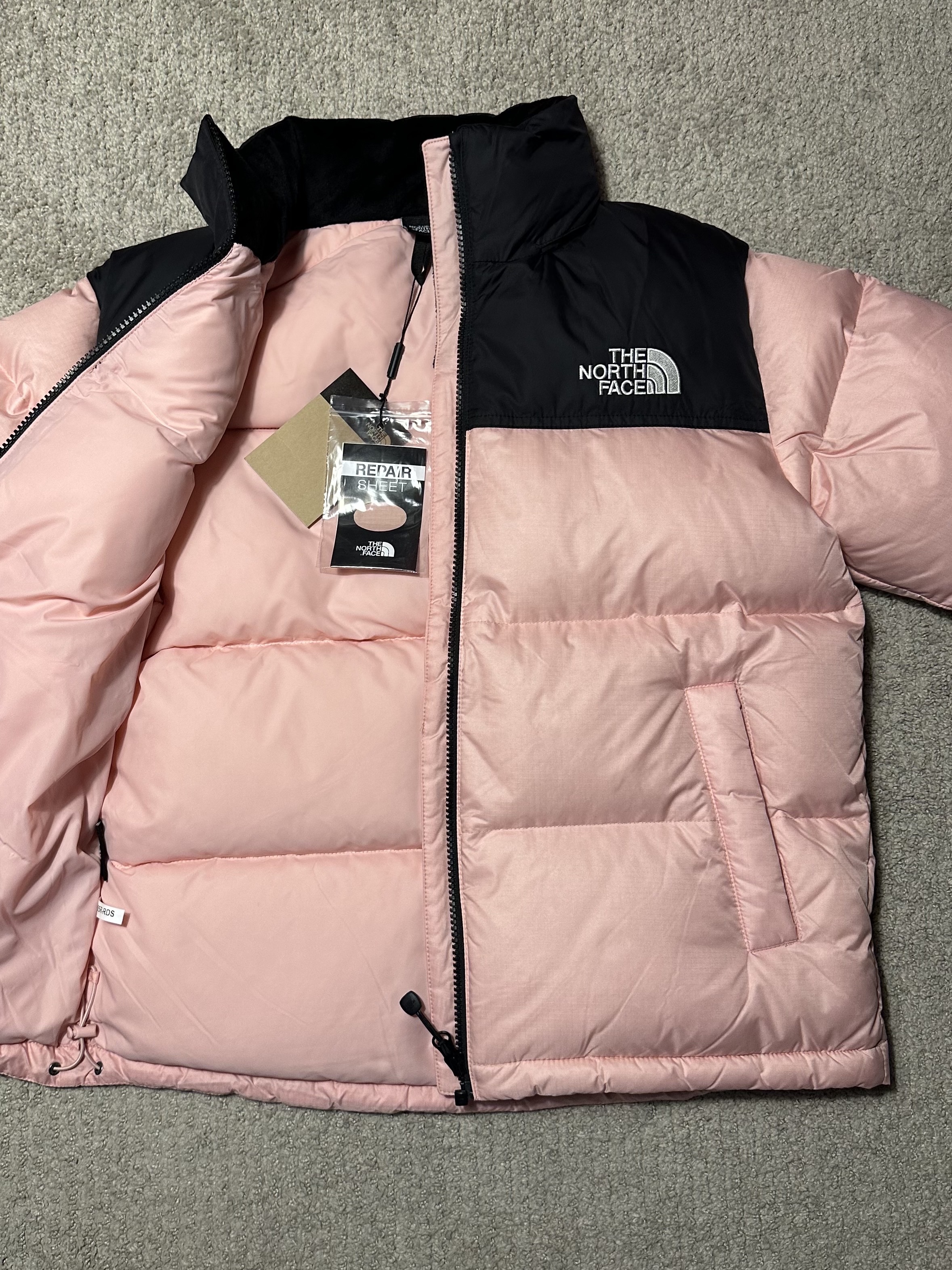 (W) Salomon Contour Down Jacket Chocolate, (W) The North Face Nuptse Short Jacket Pastel Pink 착용 스타일 - 5