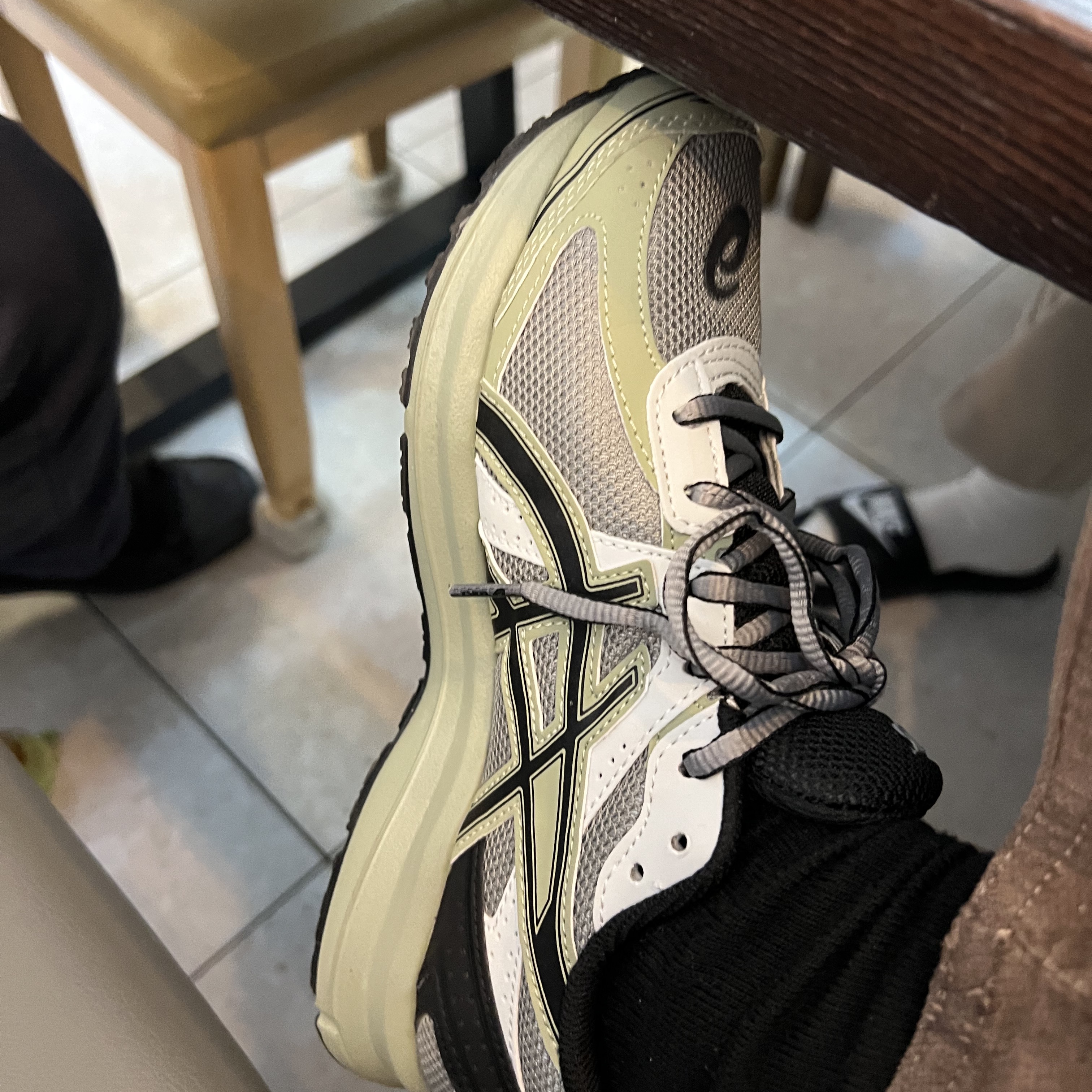 Asics Jog 100 S Sheet Rock - 2E Wide 착용 스타일