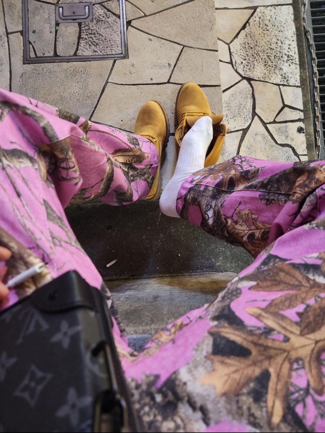 Stussy Realtree Edge Big ‘Ol Jean Pink 착용 스타일