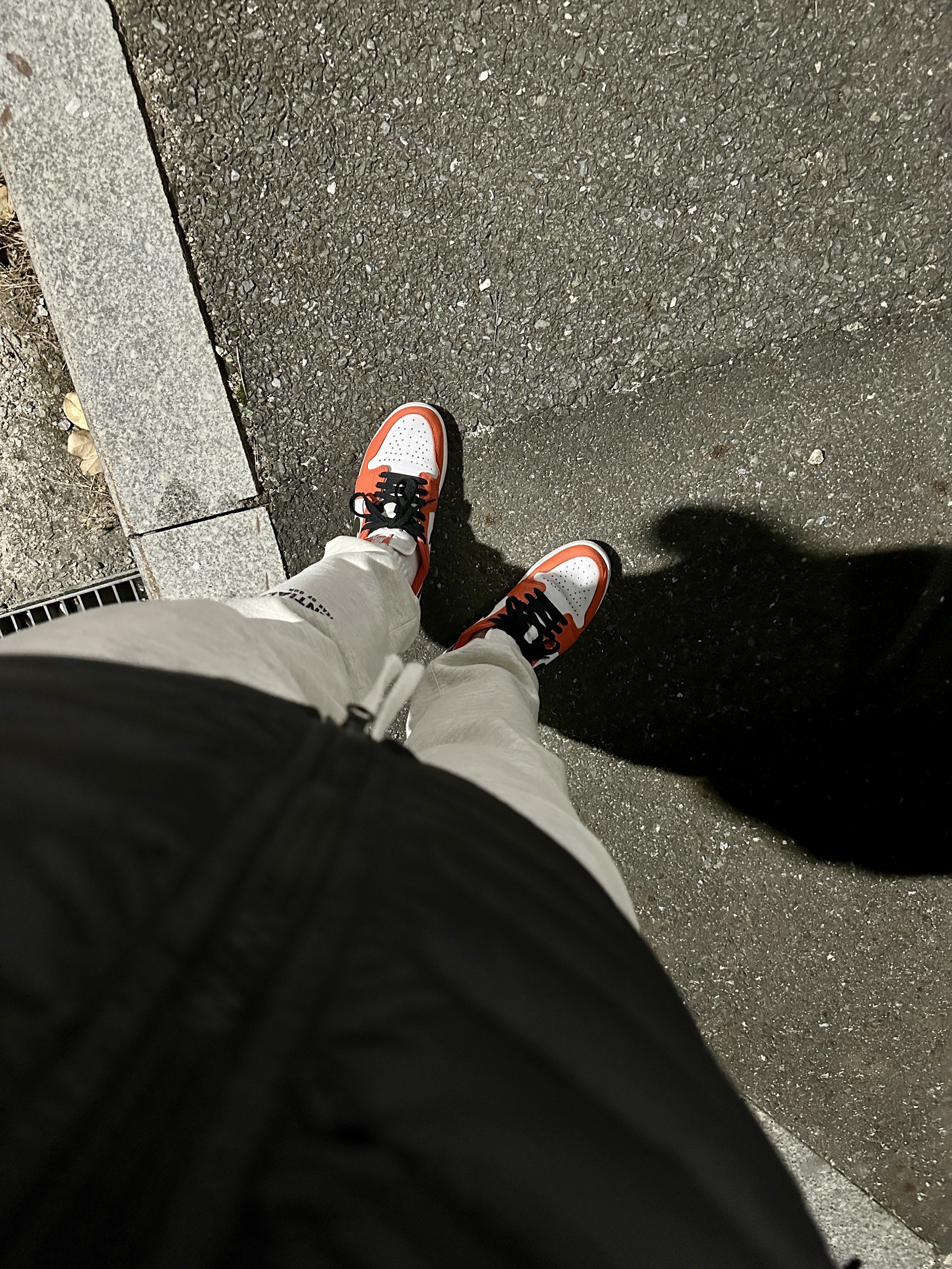 Essentials The Core Collection Sweatpants Light Oatmeal, Jordan 1 Low OG Starfish 착용 스타일