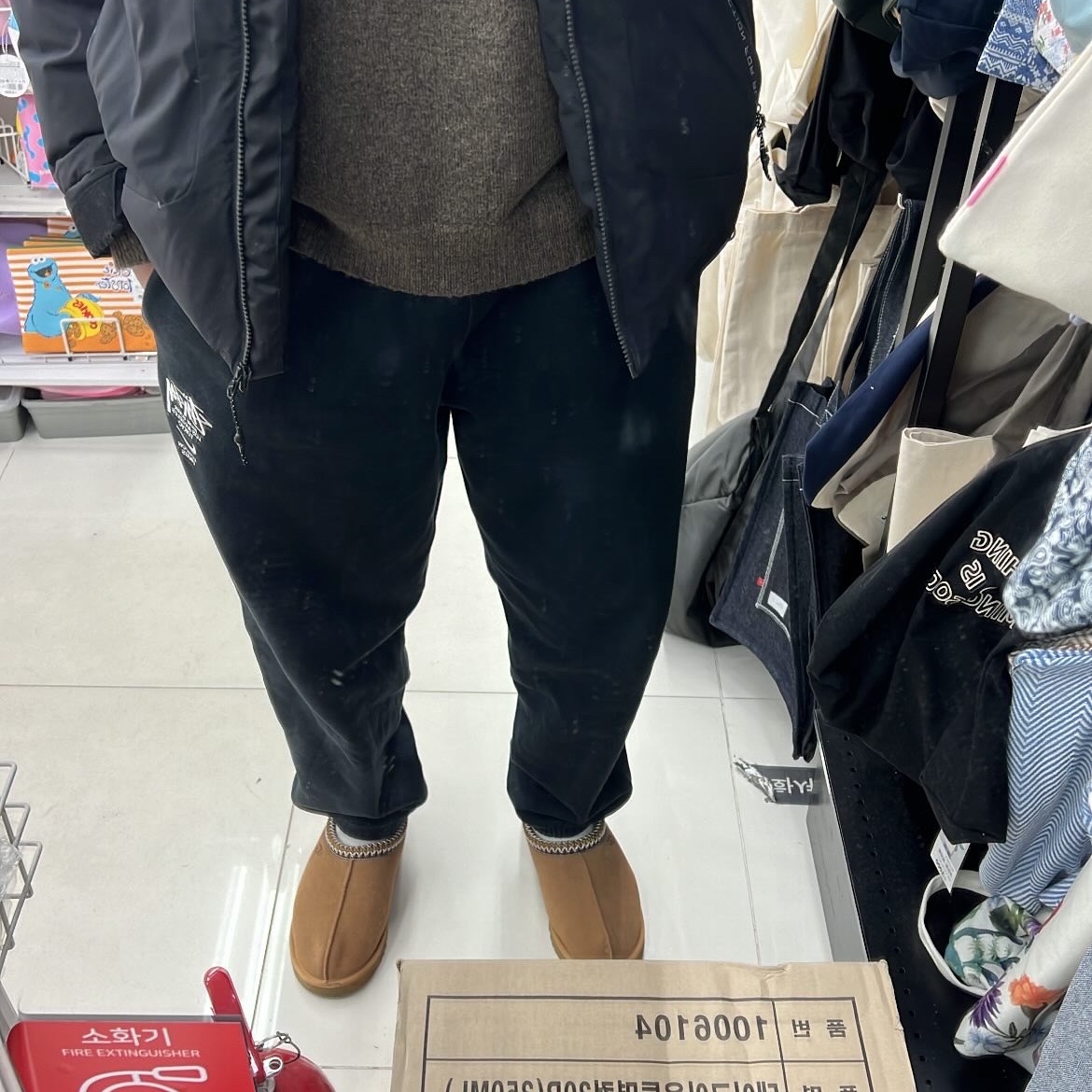 Nike x Stussy NRG ZR Fleece Pants Black - US/EU, UGG Tasman Slipper Chestnut 착용 스타일