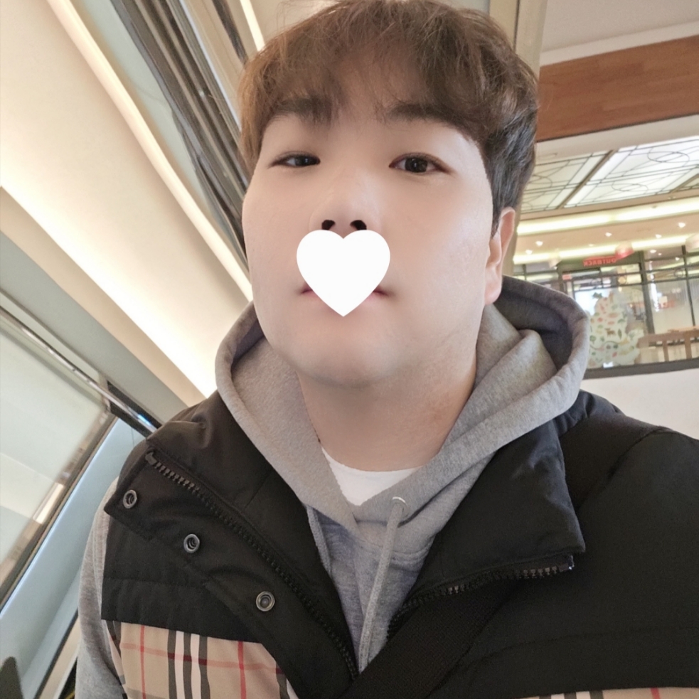 Zara x Ader Error Patchwork Jeans Blue, Burberry Check Panel Reversible Gilet Archive Beige 착용 스타일 - 2