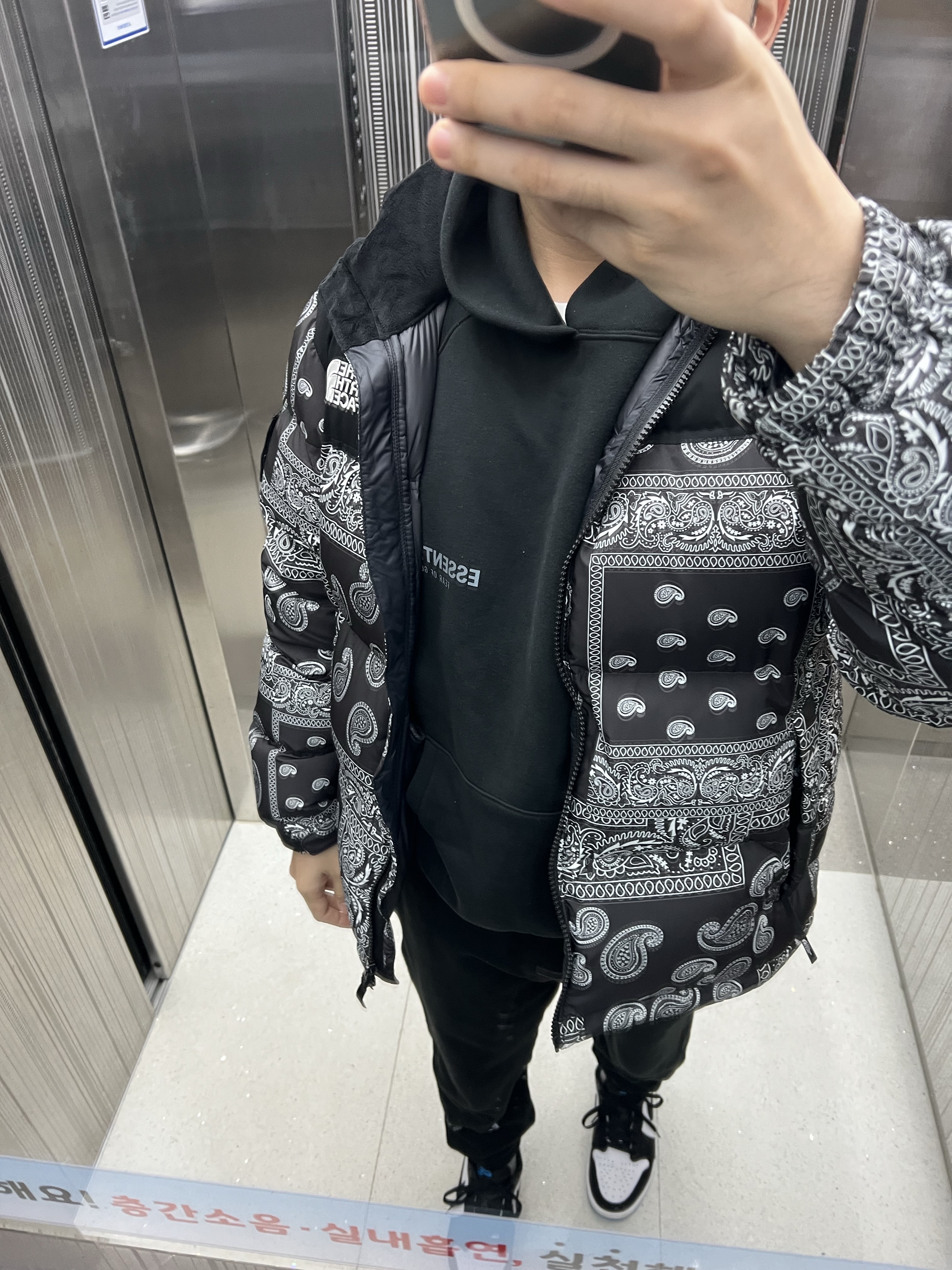 Essentials The Core Collection Pullover Hoodie Black, The North Face Nuptse Down Jacket Black 착용 스타일