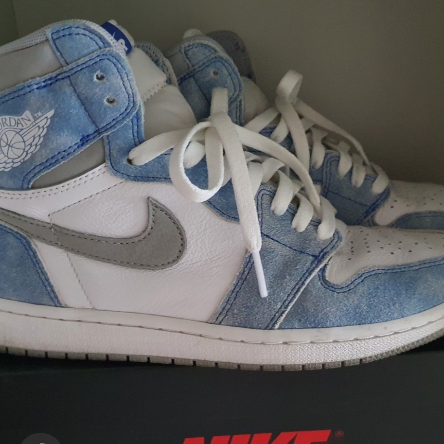 Jordan 1 Retro High OG Hyper Royal 착용 스타일 - 2