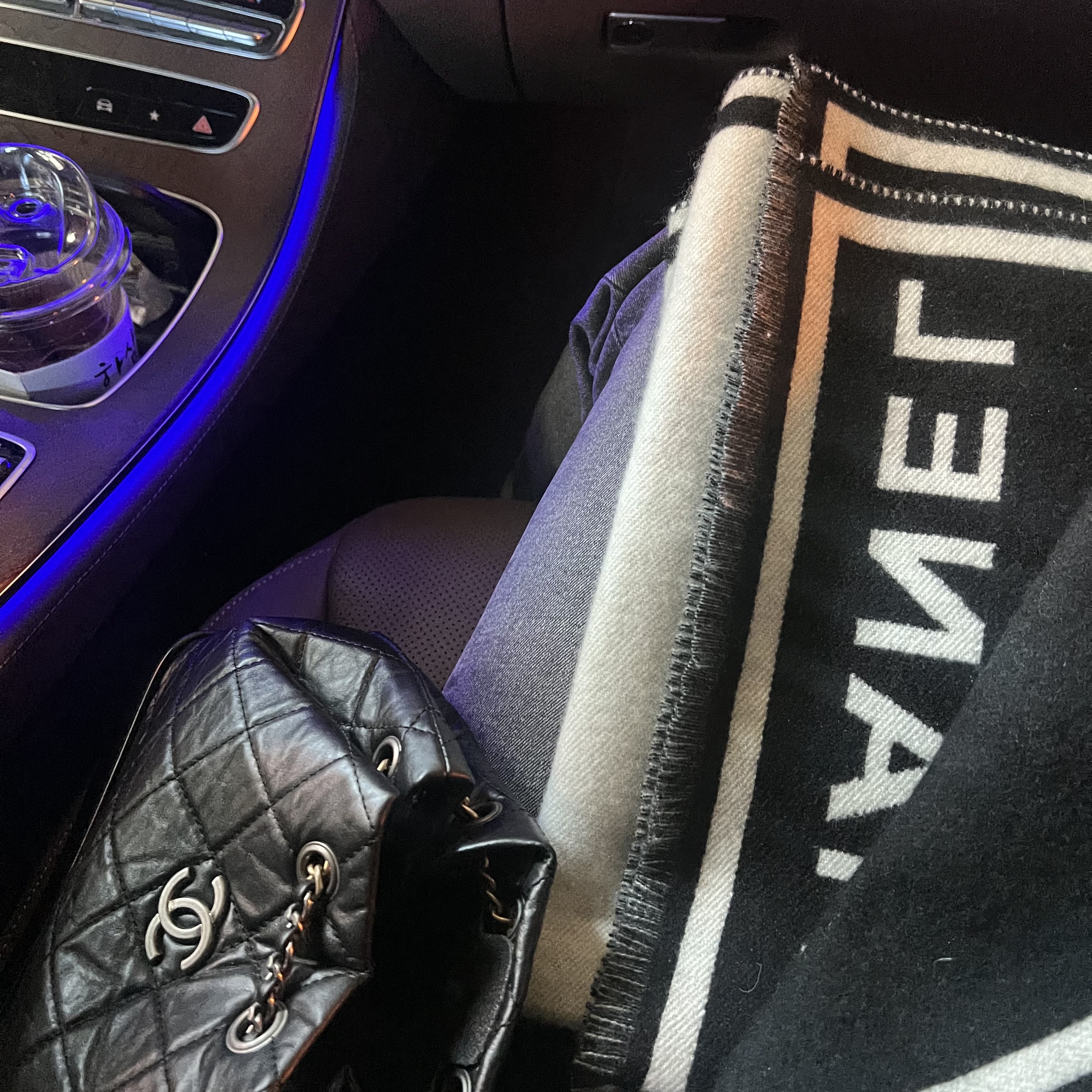 Chanel Small Gabrielle Backpack Aged Calfskin & Gold Silver Black 착용 스타일