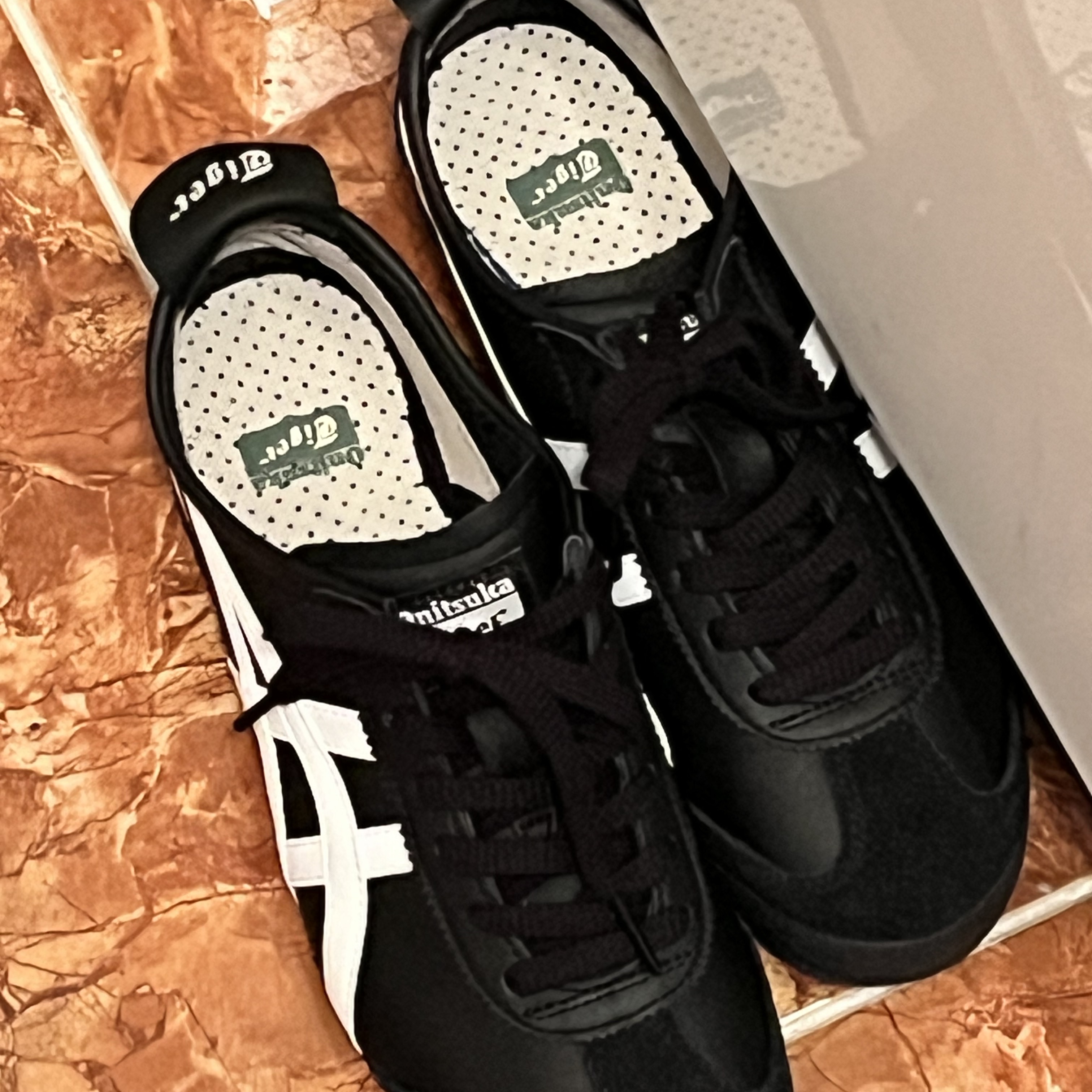 Onitsuka Tiger Mexico 66 Black White 착용 스타일