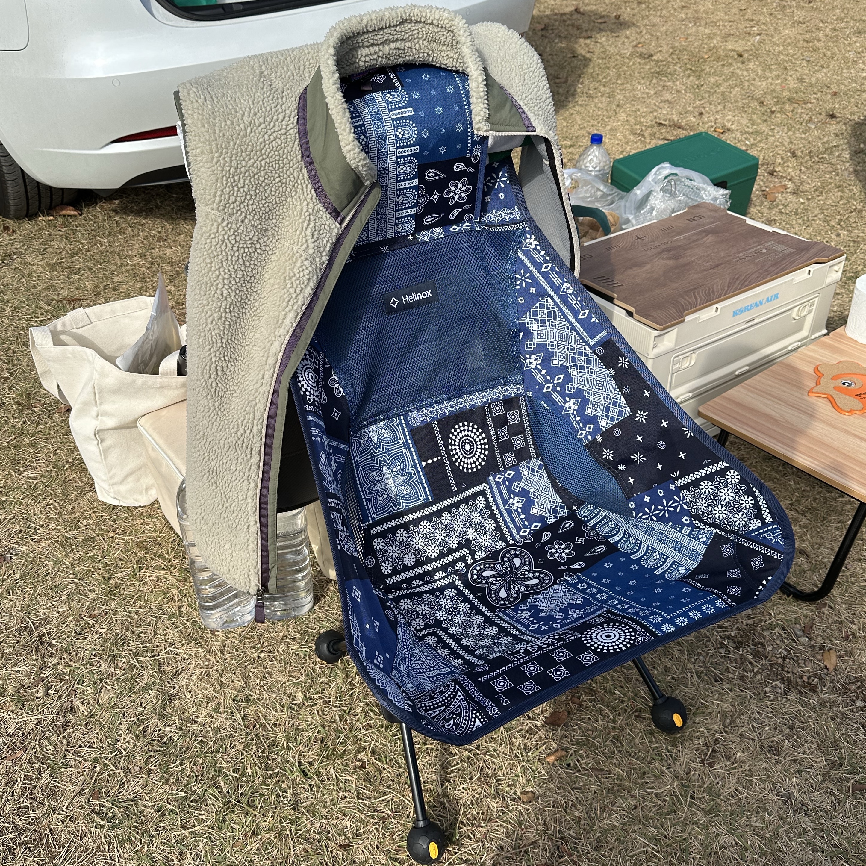 Helinox Chair Two Blue Bandanna Quilt, Helinox Vibram Ball Feet 55mm Black 착용 스타일