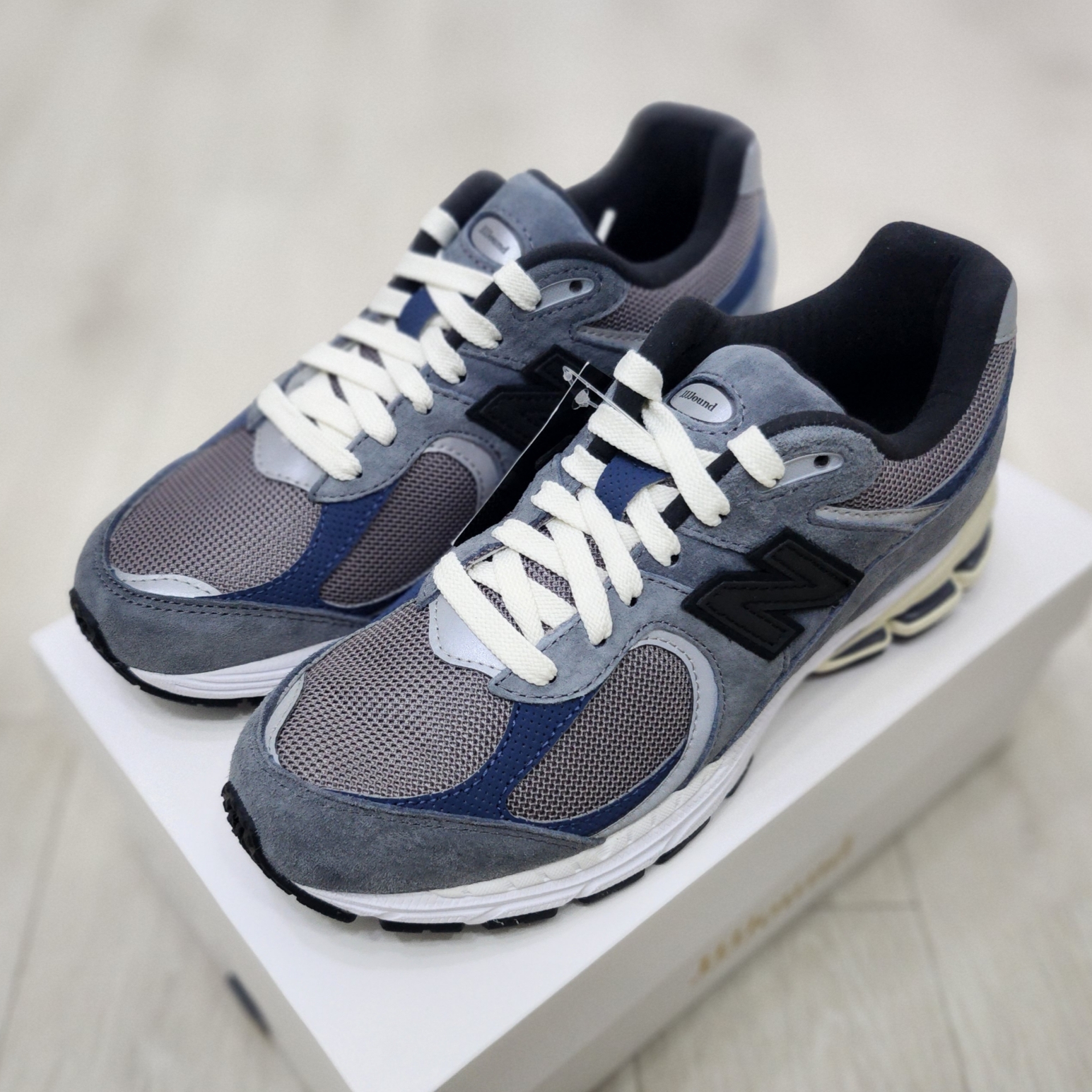 New Balance x JJJJound 2002R Storm Blue 착용 스타일 - 2