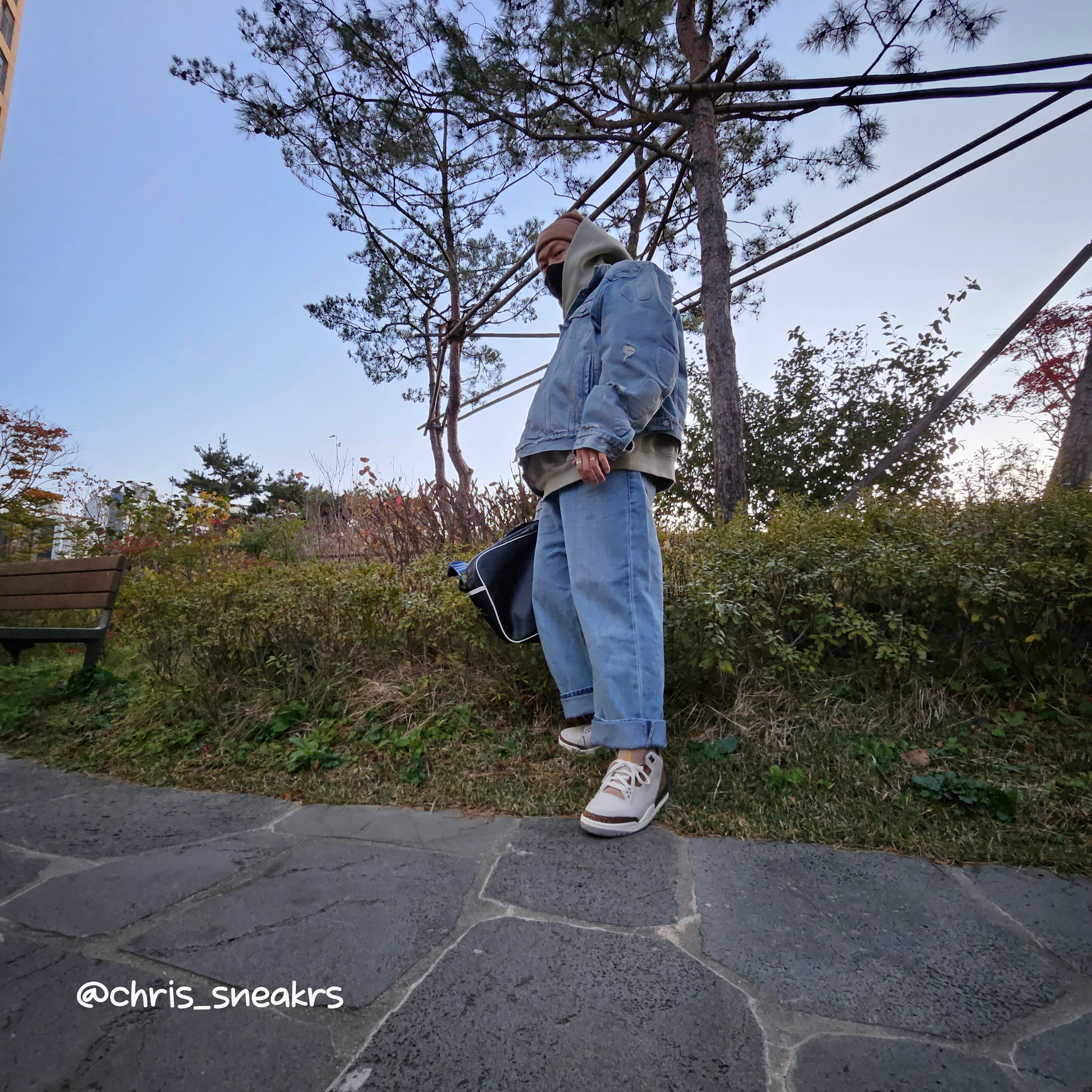 Yeezy Gap Engineered By Balenciaga Padded Denim Jacket Blue, Jordan 3 Retro Orewood Brown 착용 스타일 - 3