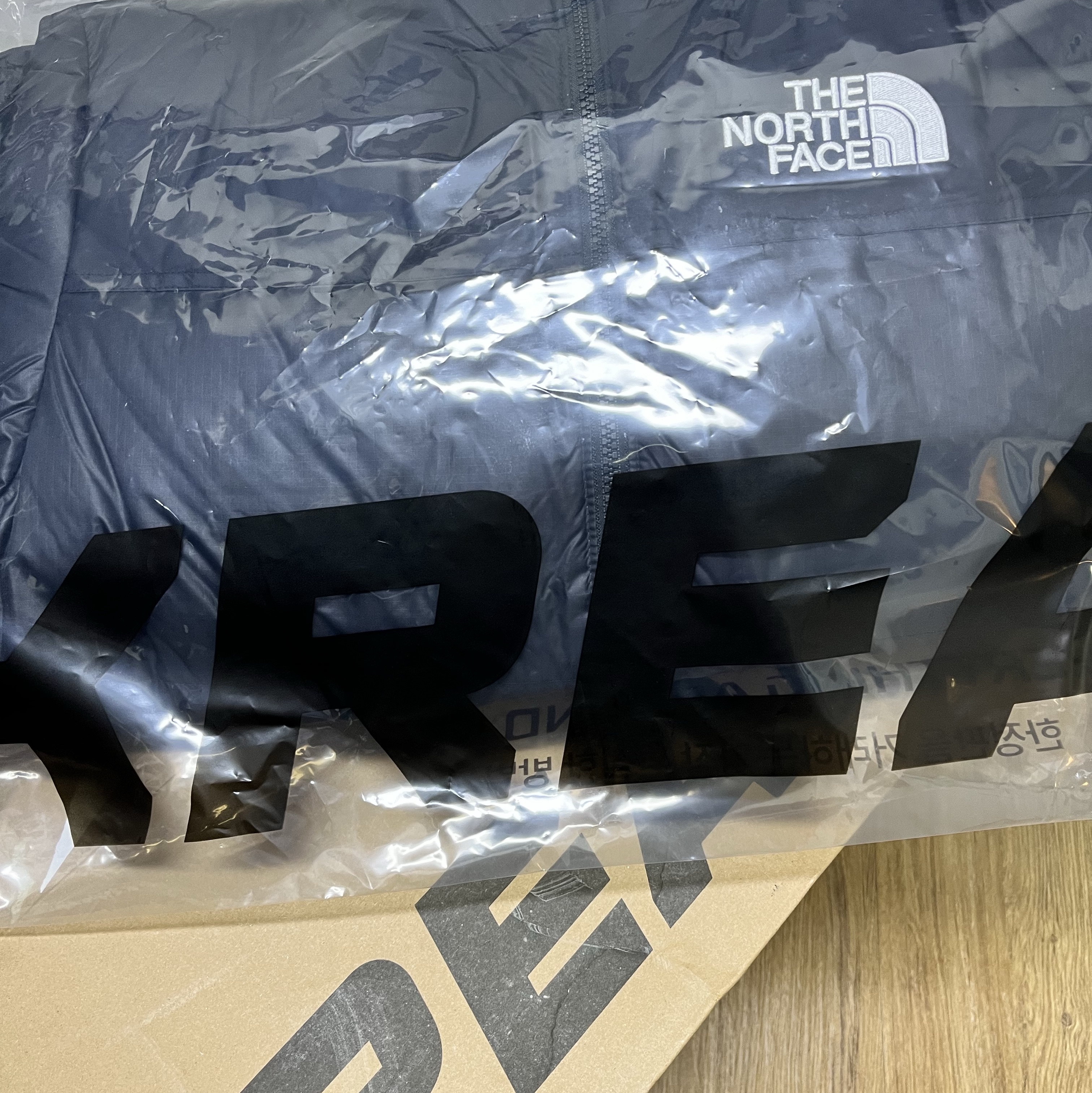 The North Face 1996 Eco Nuptse Jacket Black 착용 스타일