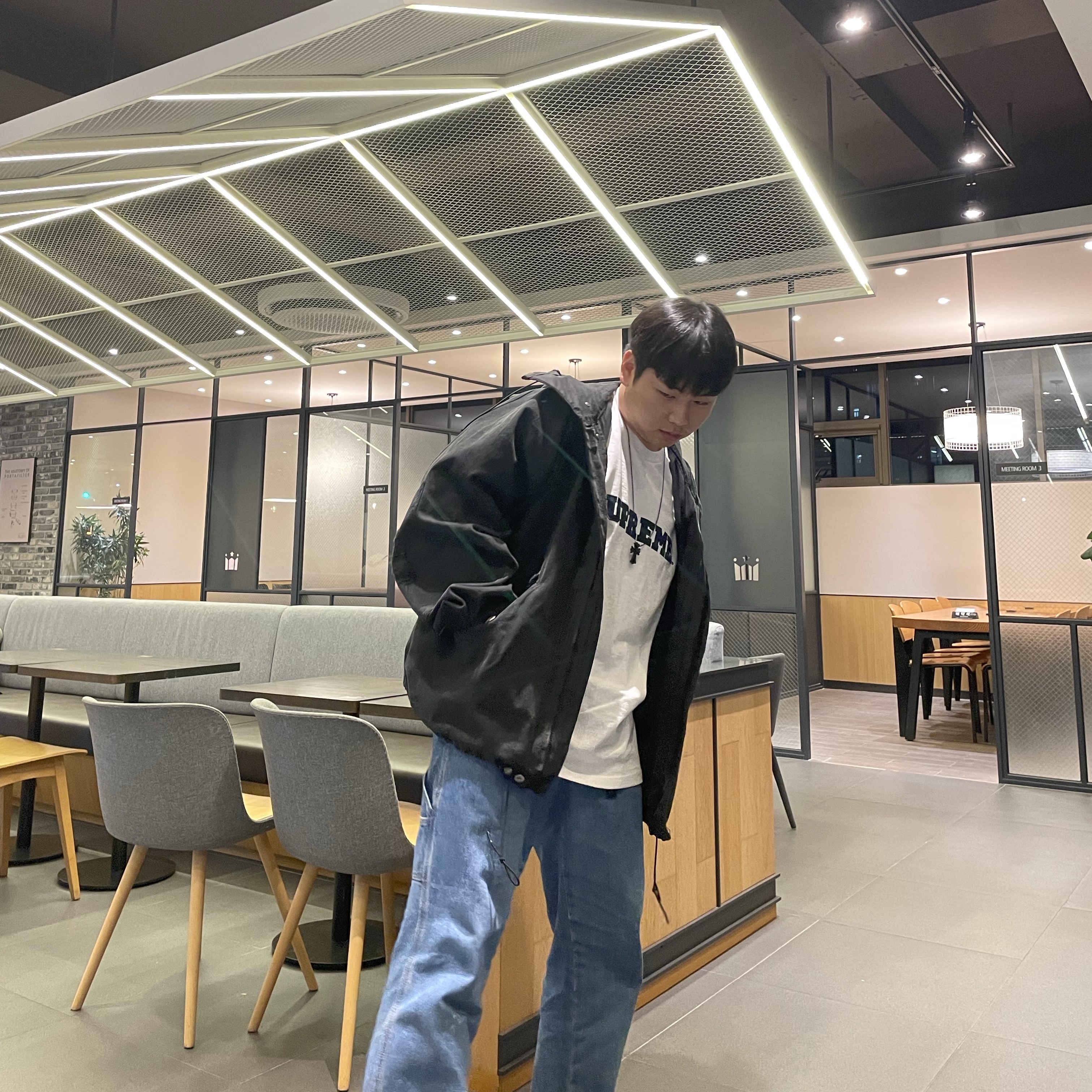 Supreme Collegiate S/S Top White - 23FW 착용 스타일 - 2