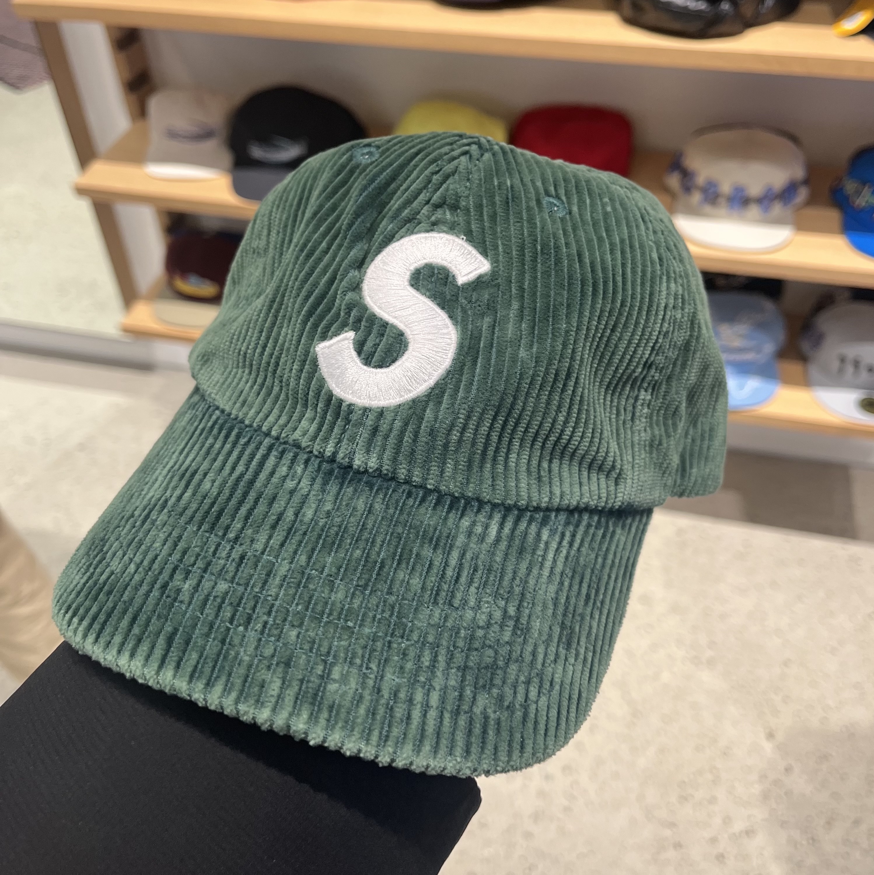 Supreme Corduroy S Logo 6-Panel Green - 23FW 착용 스타일
