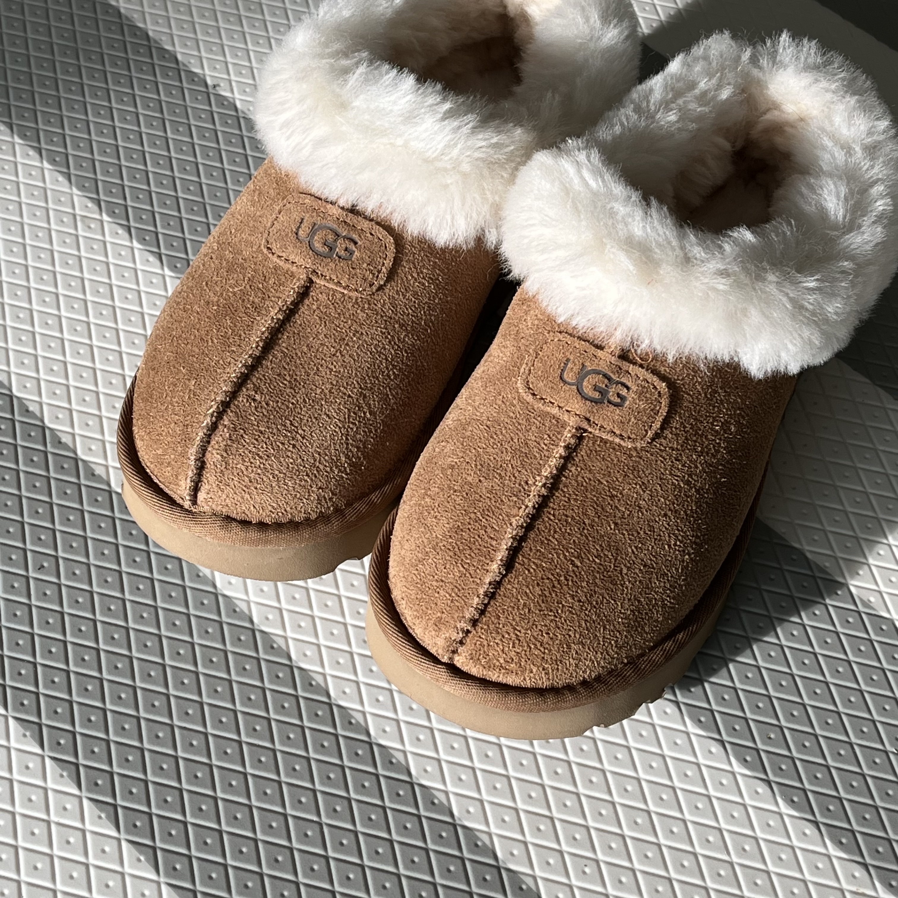 (W) UGG Tazzette Slipper Chestnut 착용 스타일
