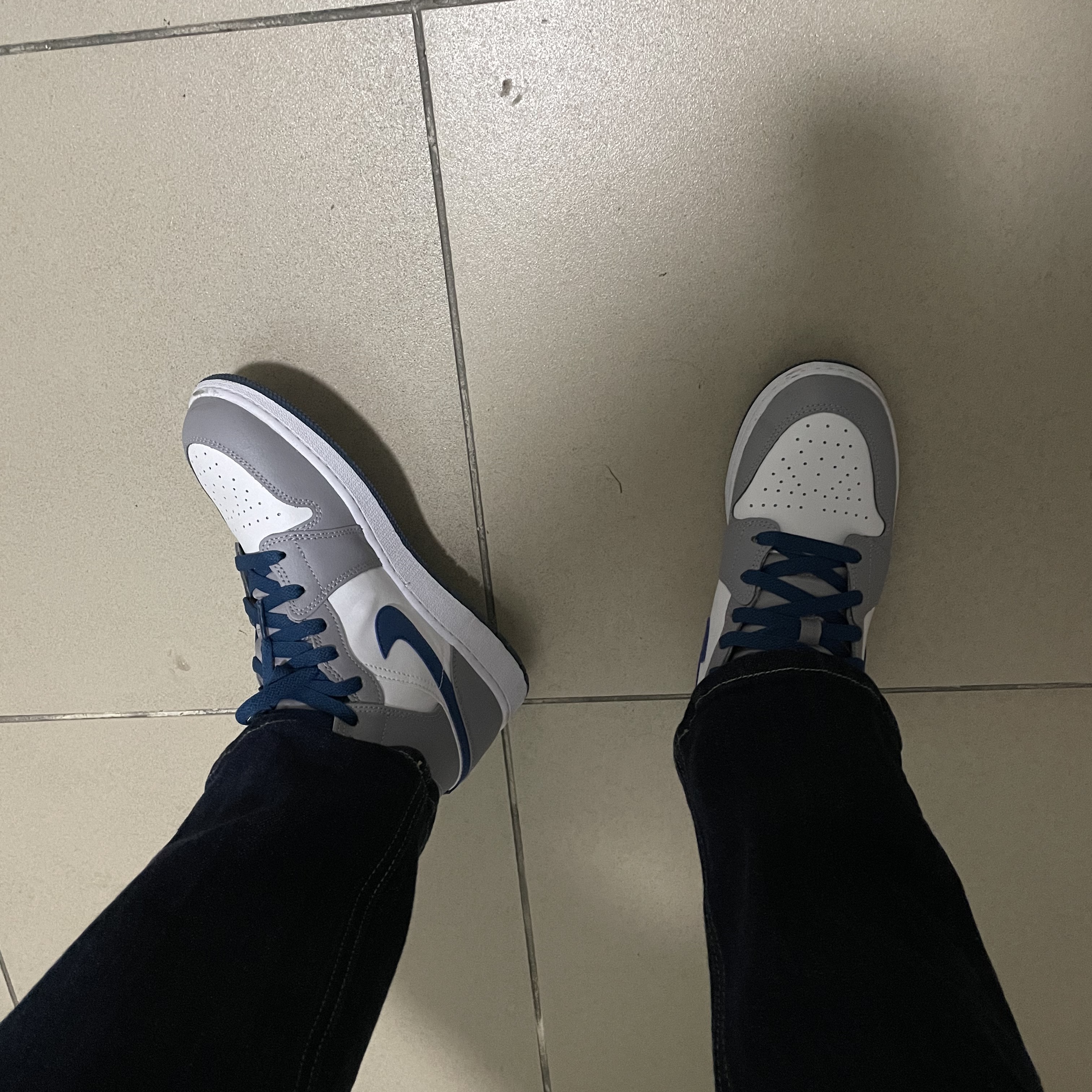 (GS) Jordan 1 Mid Cement Grey True Blue 착용 스타일