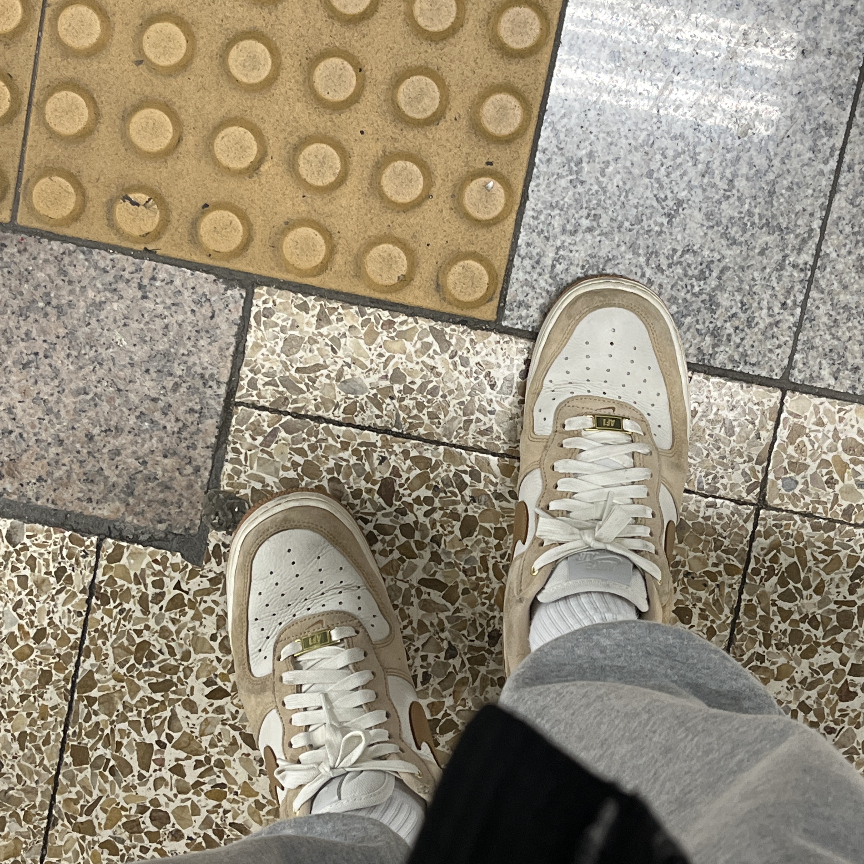 (W) Nike Air Force 1 LXX Flax 착용 스타일