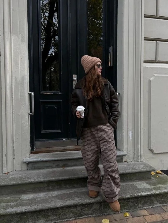 (W) UGG Classic Ultra Mini Boots Chestnut, (W) Zara Buckled Biker Flat Ankle Boots Brown 착용 스타일 - 2
