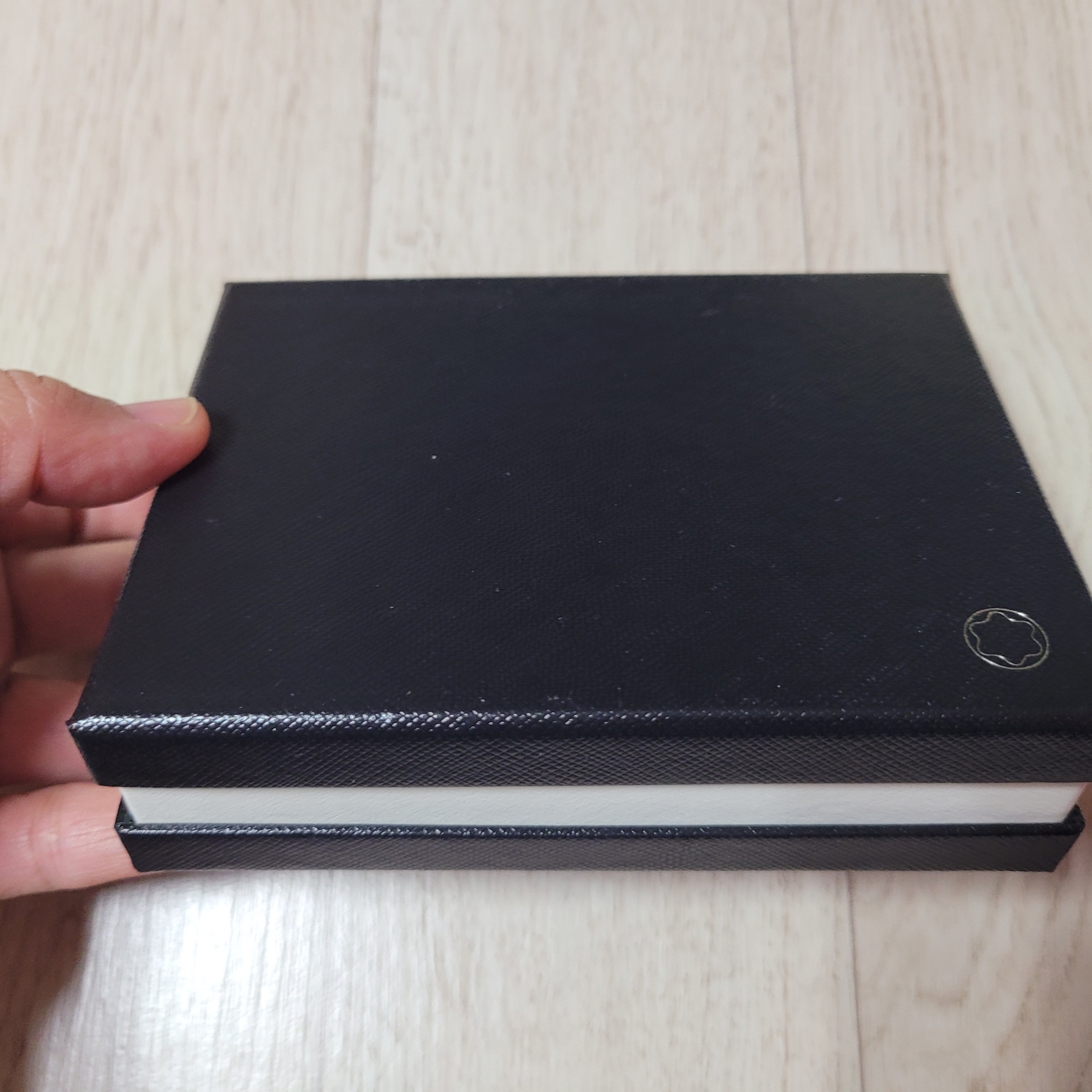 Montblanc Meisterstuck 6cc Pocket Card Holder Black 착용 스타일 - 3