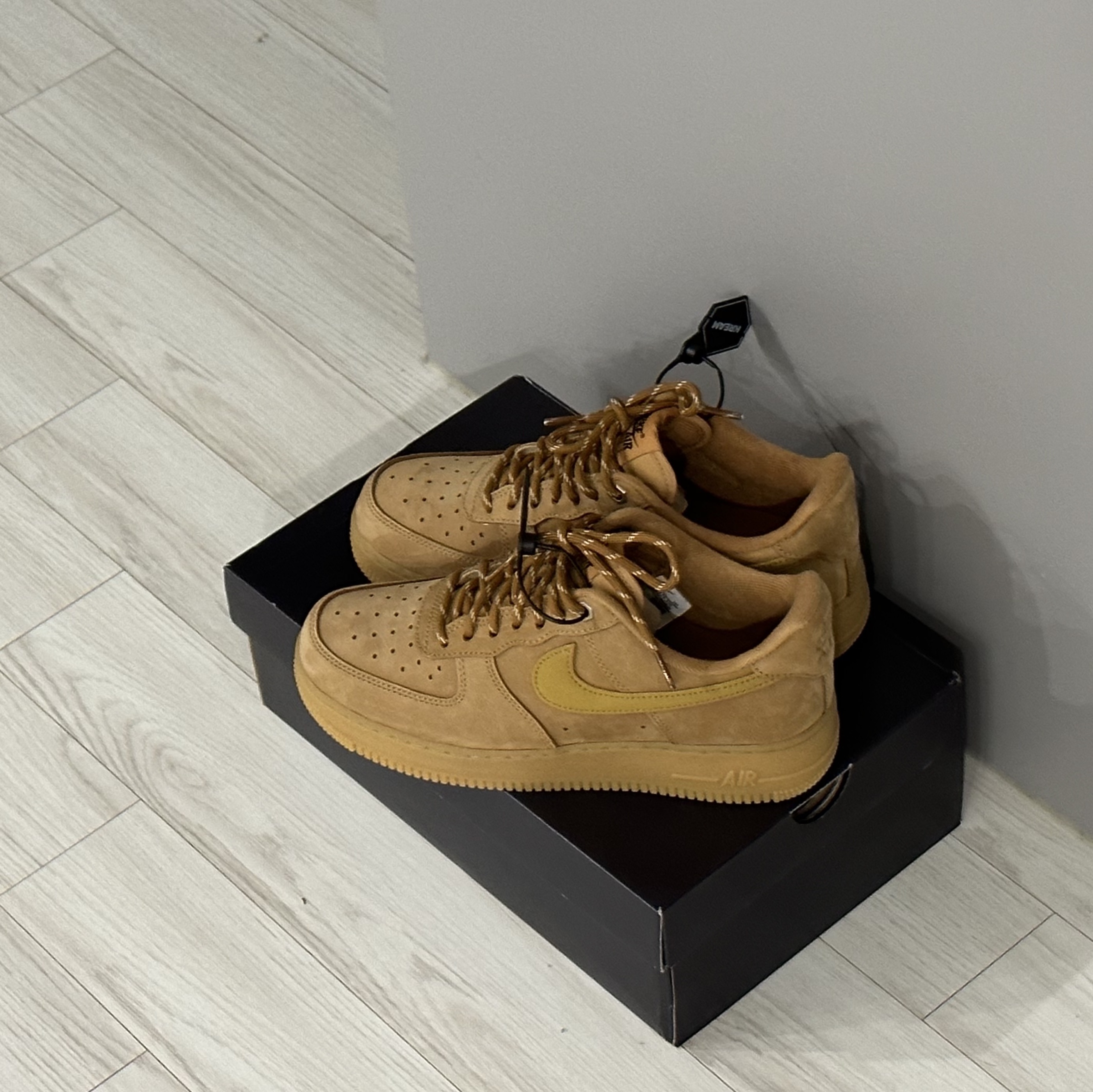 Nike Air Force 1 '07 WB Flax 착용 스타일 - 2