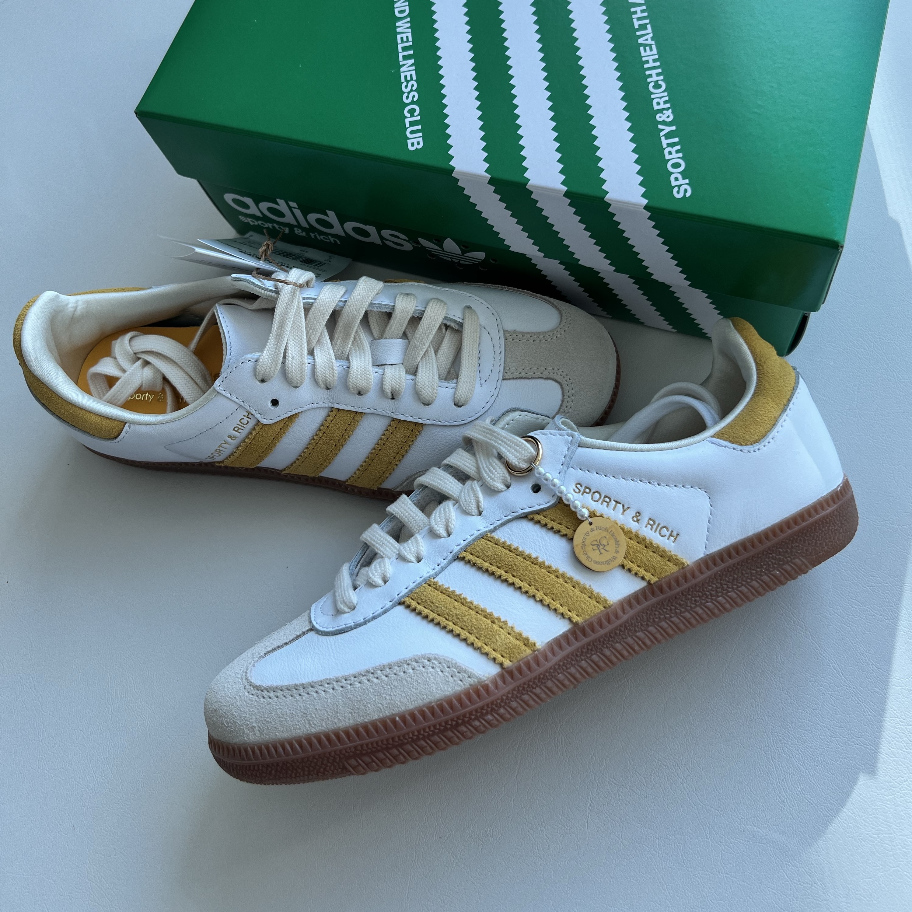 Adidas x Sporty & Rich Samba OG Cloud White Bold Gold 착용 스타일