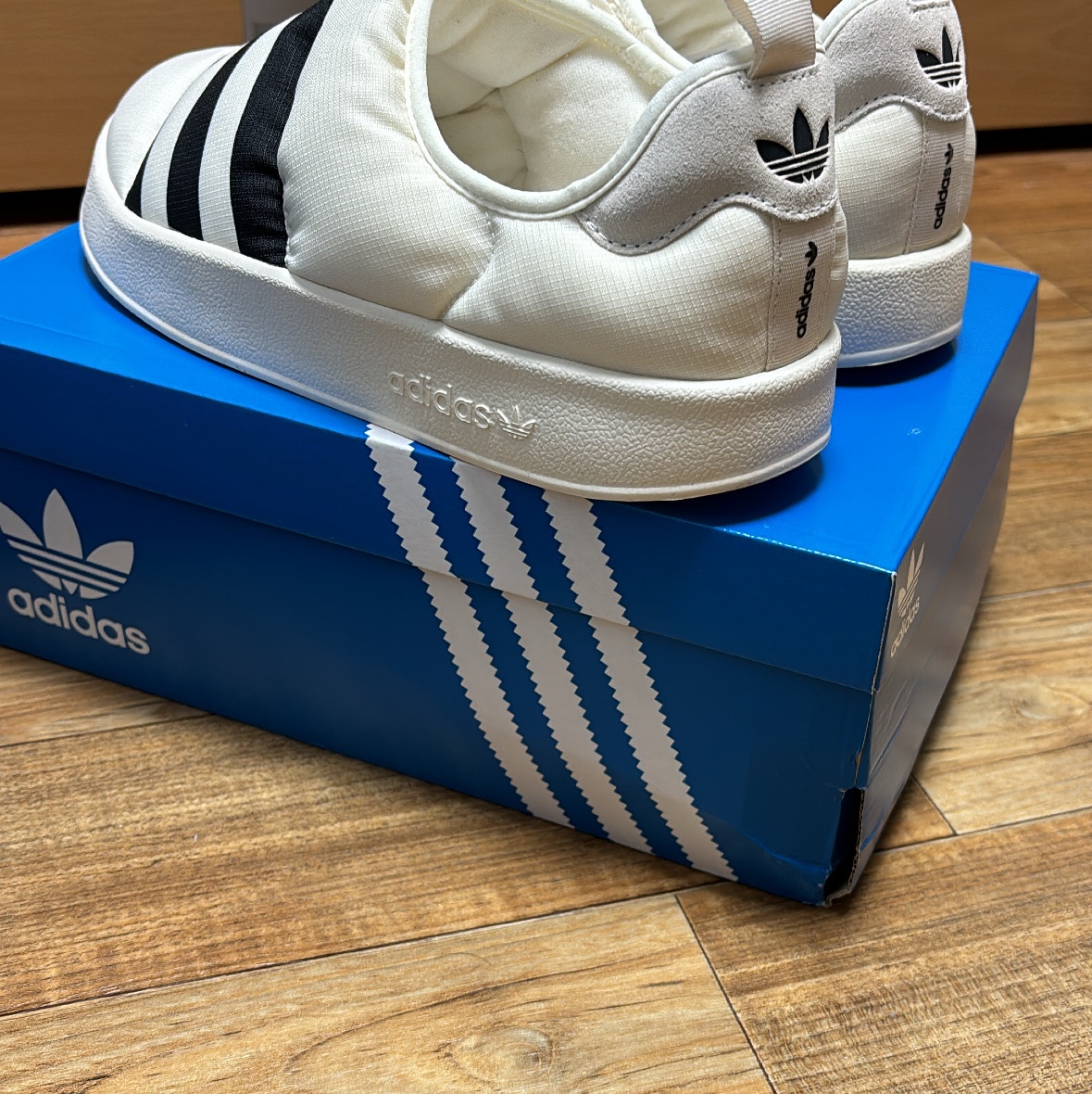 Adidas Puffylette Off White 착용 스타일 - 1