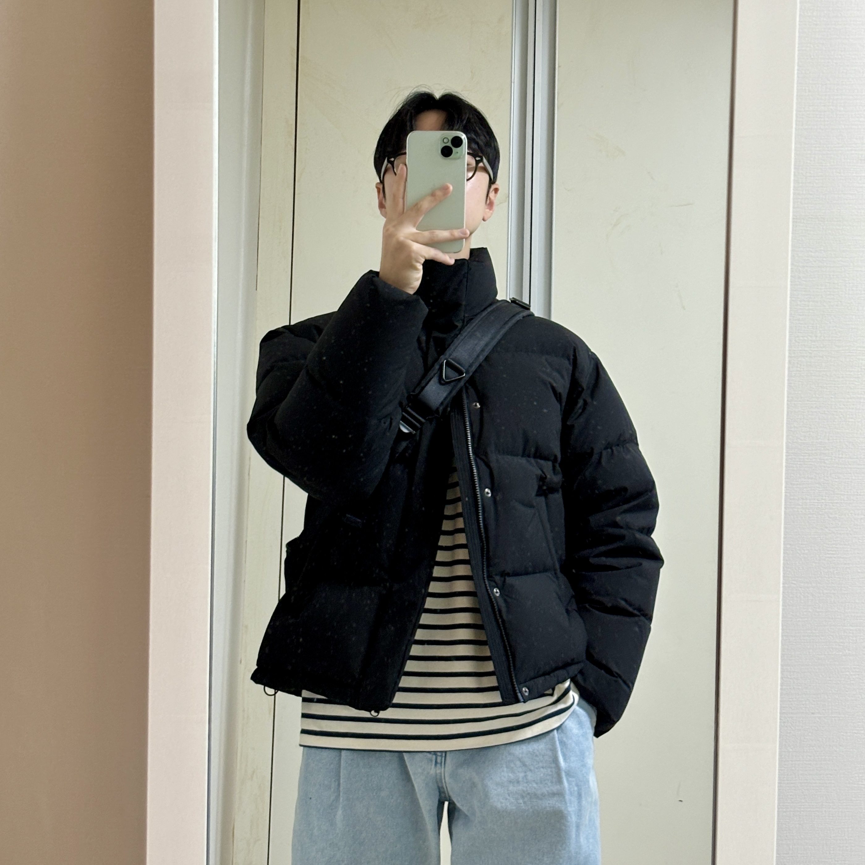 New Balance 2002R Navy 착용 스타일 - 2
