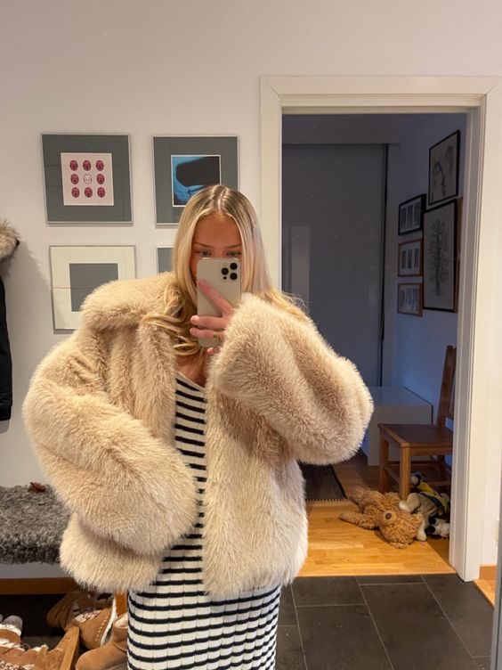 En Or Women SuedeLined Shearing Coat Ivory 착용 스타일 - 2