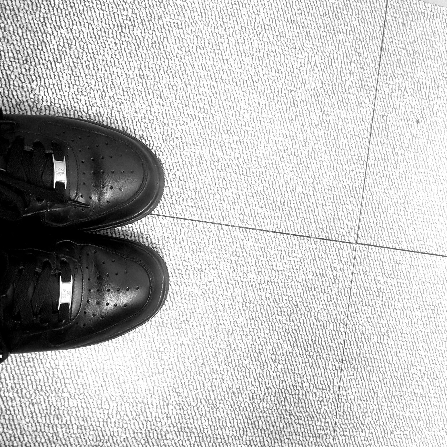 (W) Nike Air Force 1 '07 Low Triple Black 착용 스타일